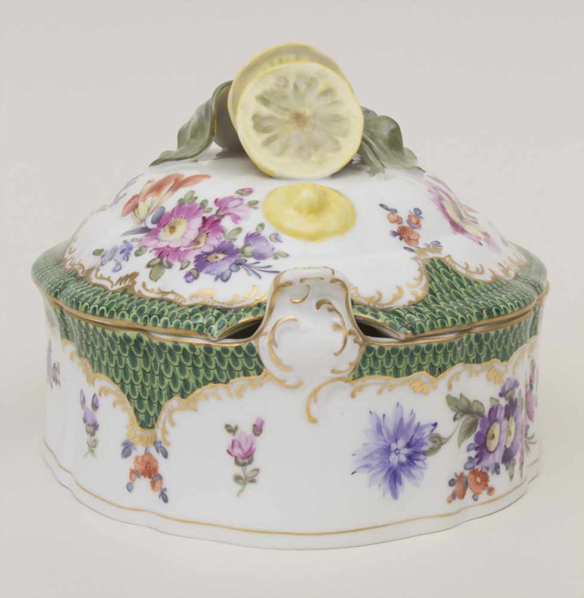 Terrine mit Zitronenknauf / A covered tureen with lemon-shaped handle, Nymphenburg, um 1900Material: - Image 2 of 9