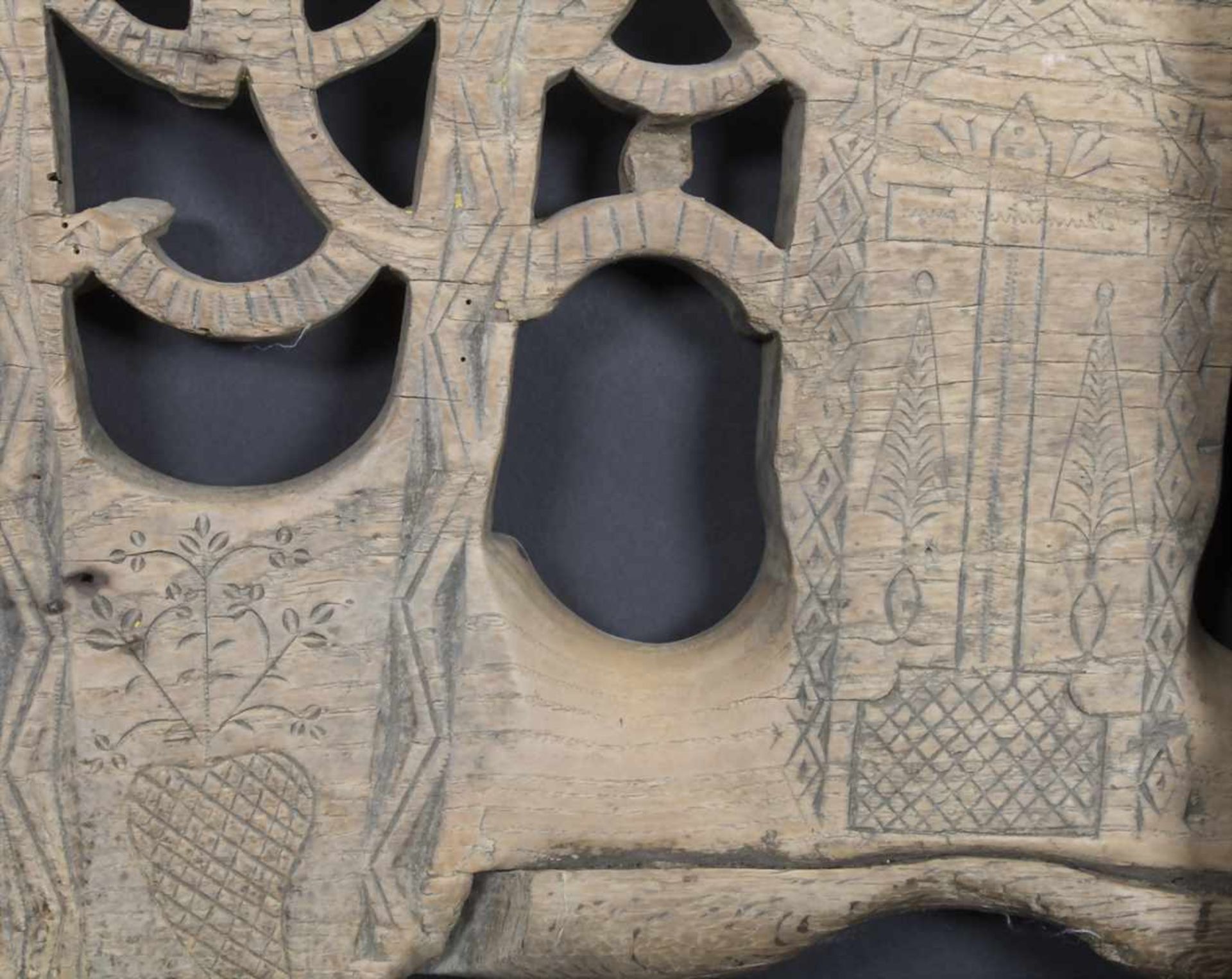 4 Holzschnitzereien / A set of 4 wooden carvings, Indien/AfrikaBestehend aus: 1 Ochsenjoch, 1 - Bild 5 aus 9