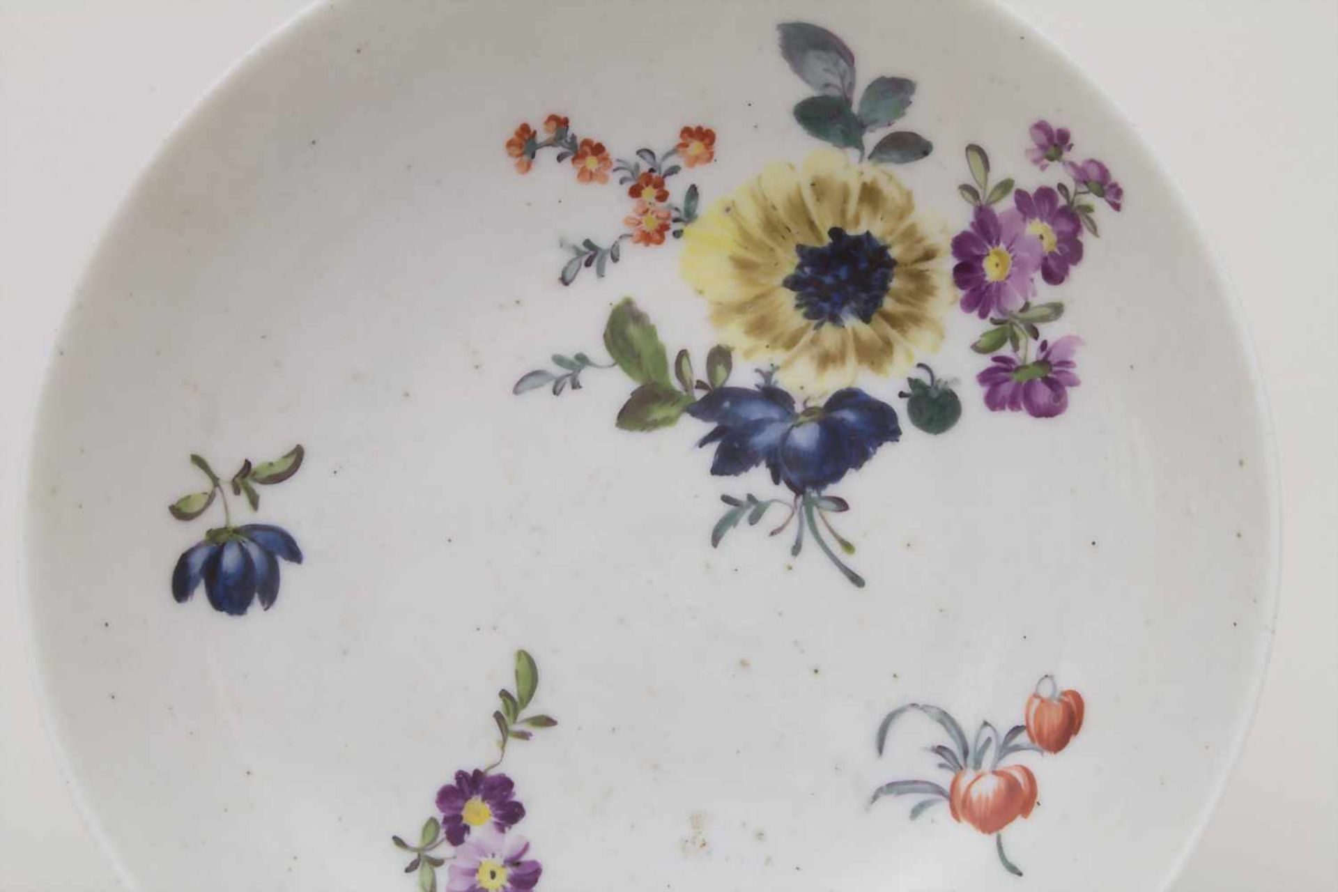 Schälchen mit Blumenmalerei / A small bowl with flowers, Volkstedt, 1767-1787Material: Porzellan, - Bild 2 aus 4