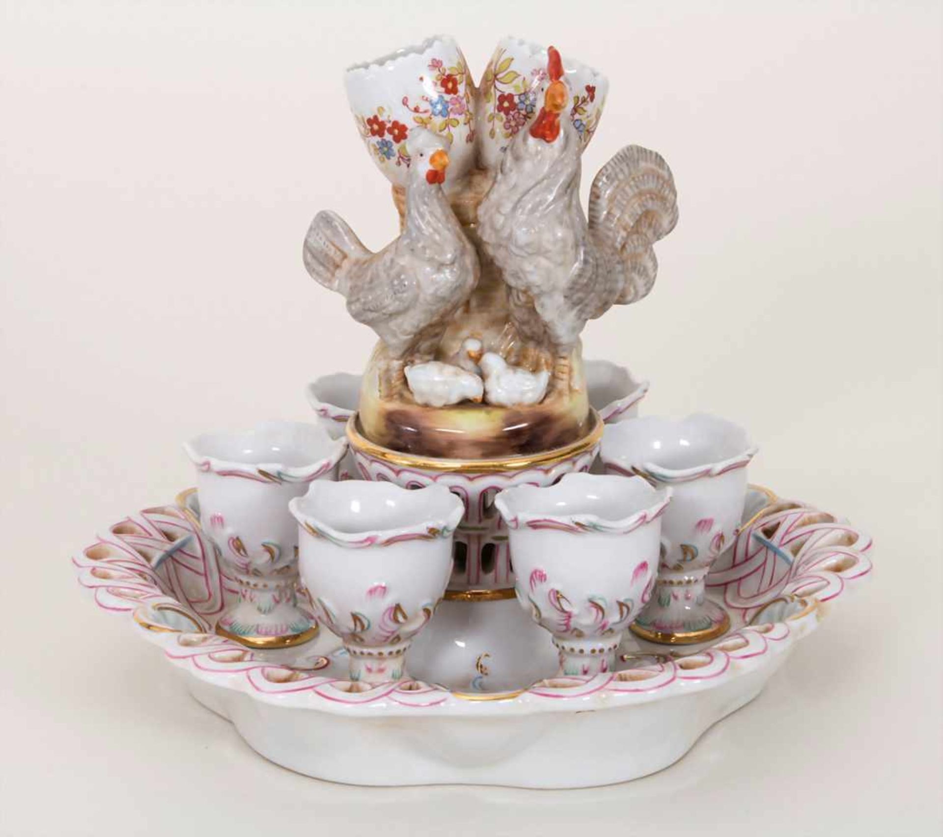 Porzellan-Tafelaufsatz mit 6 Eierbechern / A centrepiece with 6 eggcups, deutsch, um 1900Material: