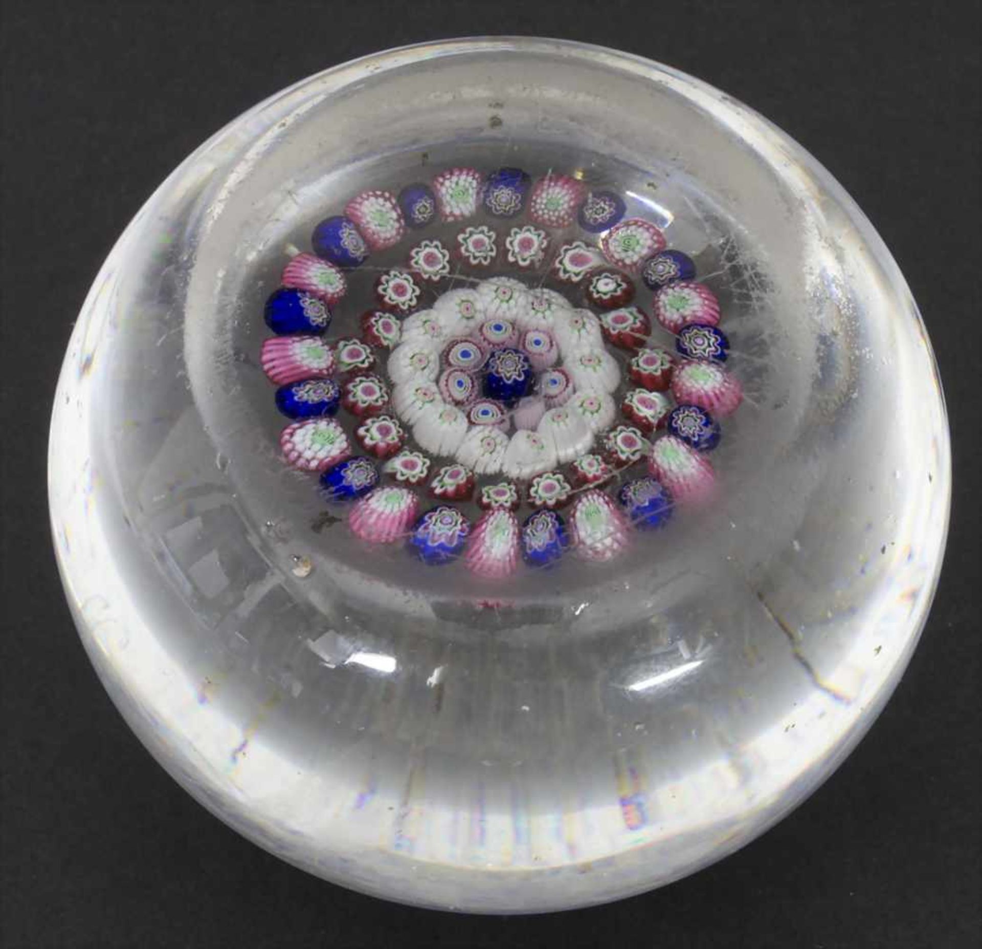 Briefbeschwerer / Paperweight, Clichy, Mitte 19. Jh.Material: farbloses Glas mit farbigen - Image 2 of 3