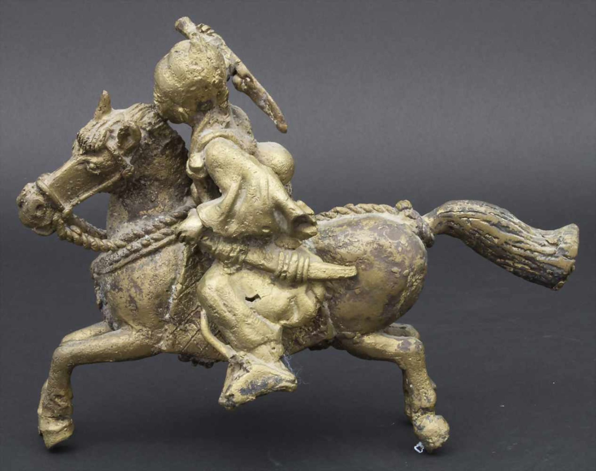 Reiter / Krieger zu Pferd, Benin, NigeriaMaterial: Bronze,Maße: 21 cm,Zustand: Gussfehler.- - -20.00 - Image 2 of 5