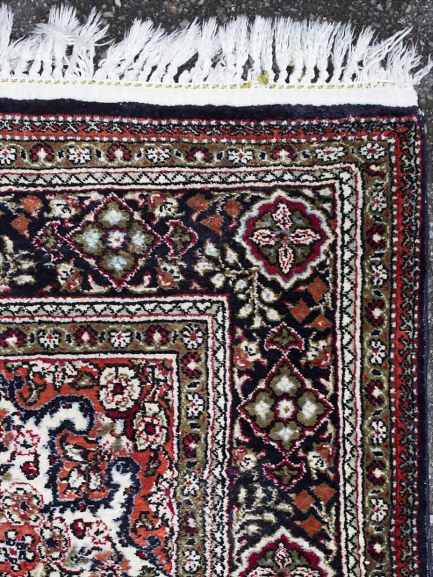 Seidenteppich / A silk carpetMaterial: Seide auf Seide, feine Knüpfung,Maße: 142 x 80 cm, Zustand: - Image 4 of 5