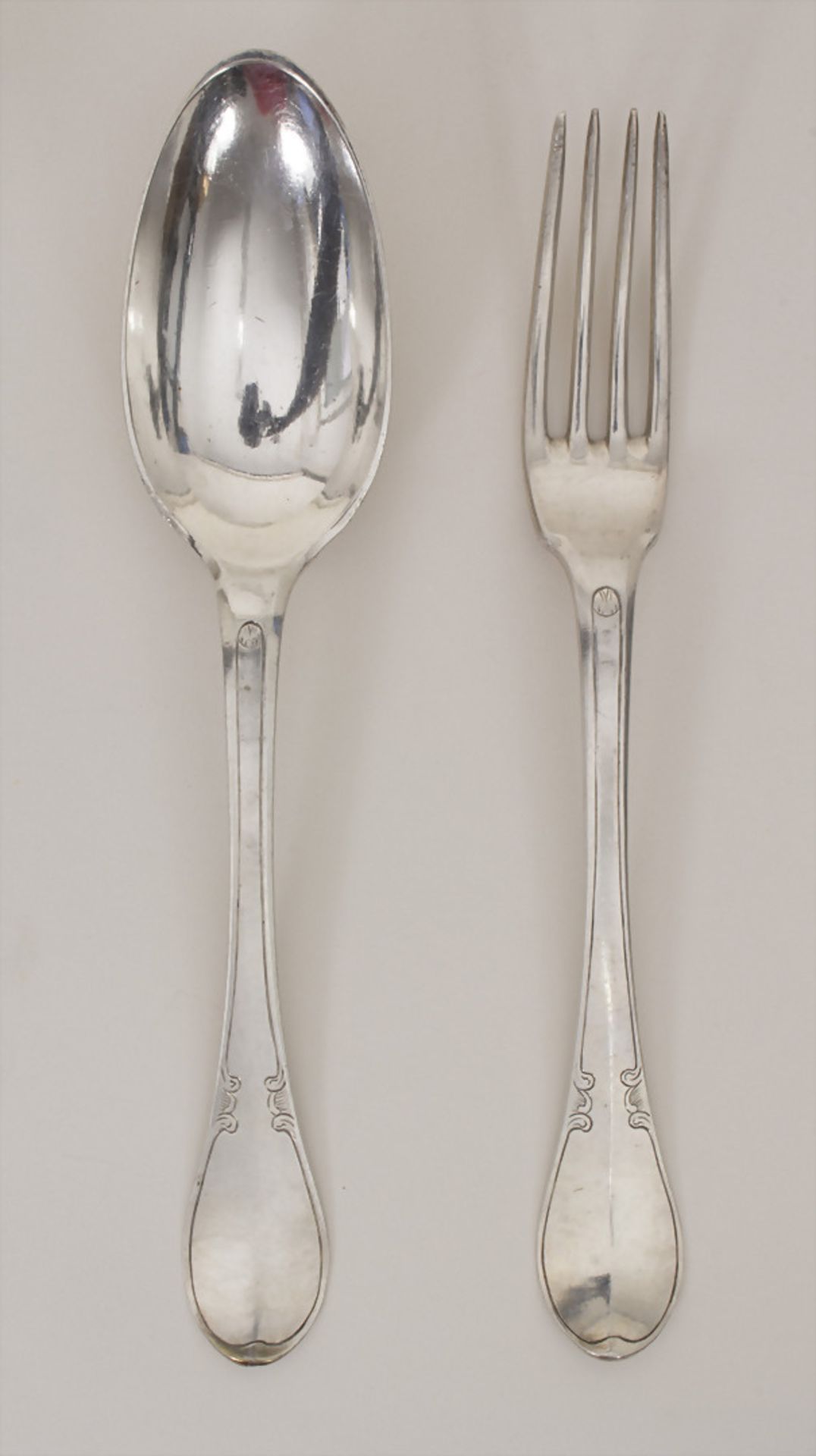 12 Besteckteile / 12 pieces of silver cutlery, Lüttich / Liége, um 1777Bestehend aus: 6 Löffeln - Bild 2 aus 5