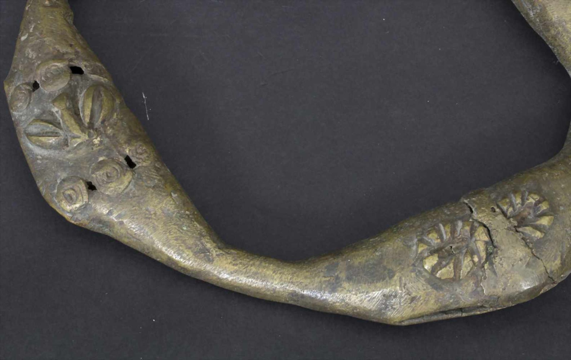 Zwei Rasseln, Benin, NigeriaMaterial: Bronze,Maße: 18 cm, 16 cm,Zustand: Gussfehler- - -20.00 % - Image 5 of 5