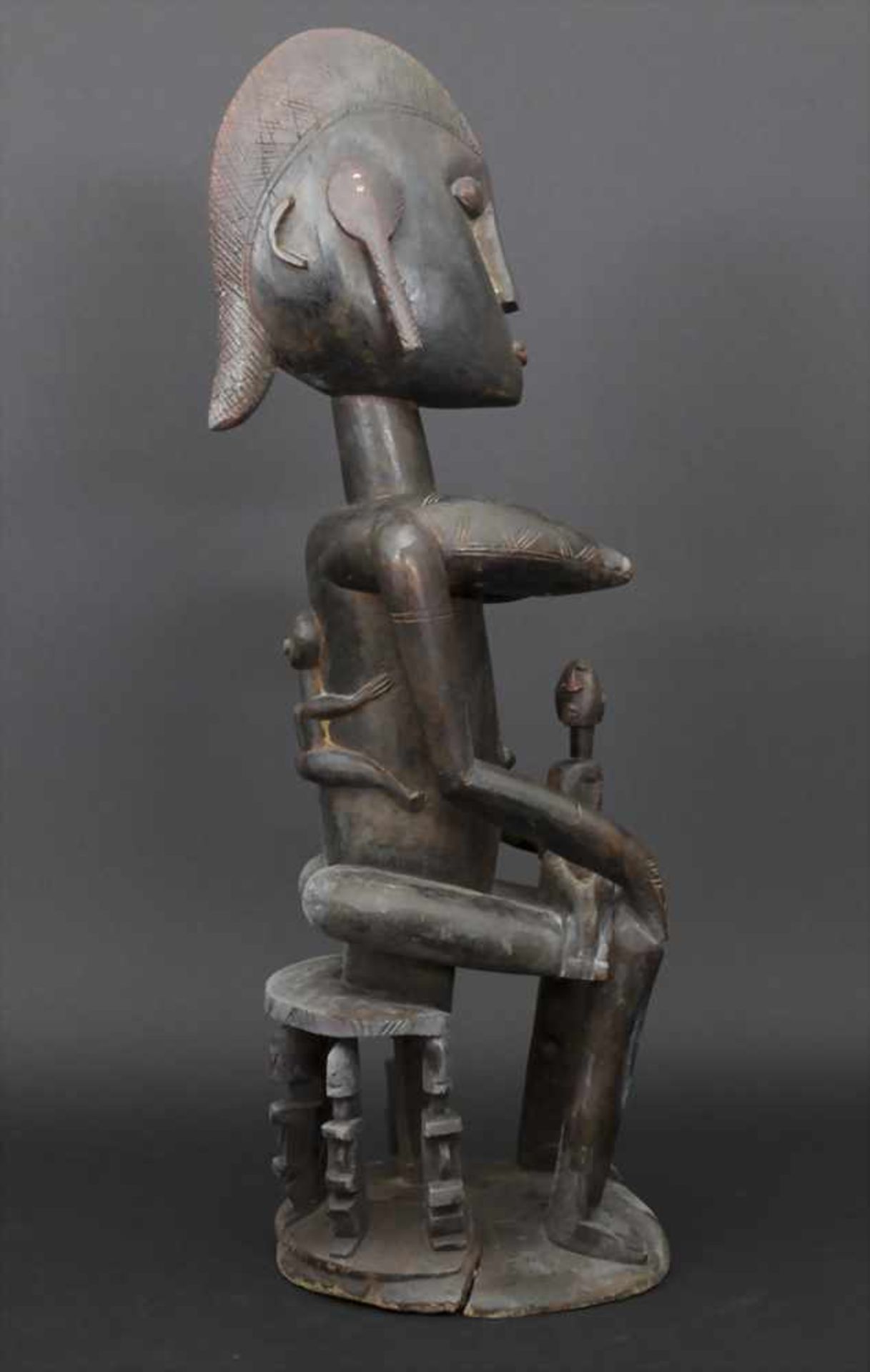 Weibliche sitzende Ahnenfigur / A female siting ancestors figure, Bamana, MaliMaterial: Holz, - Image 7 of 11