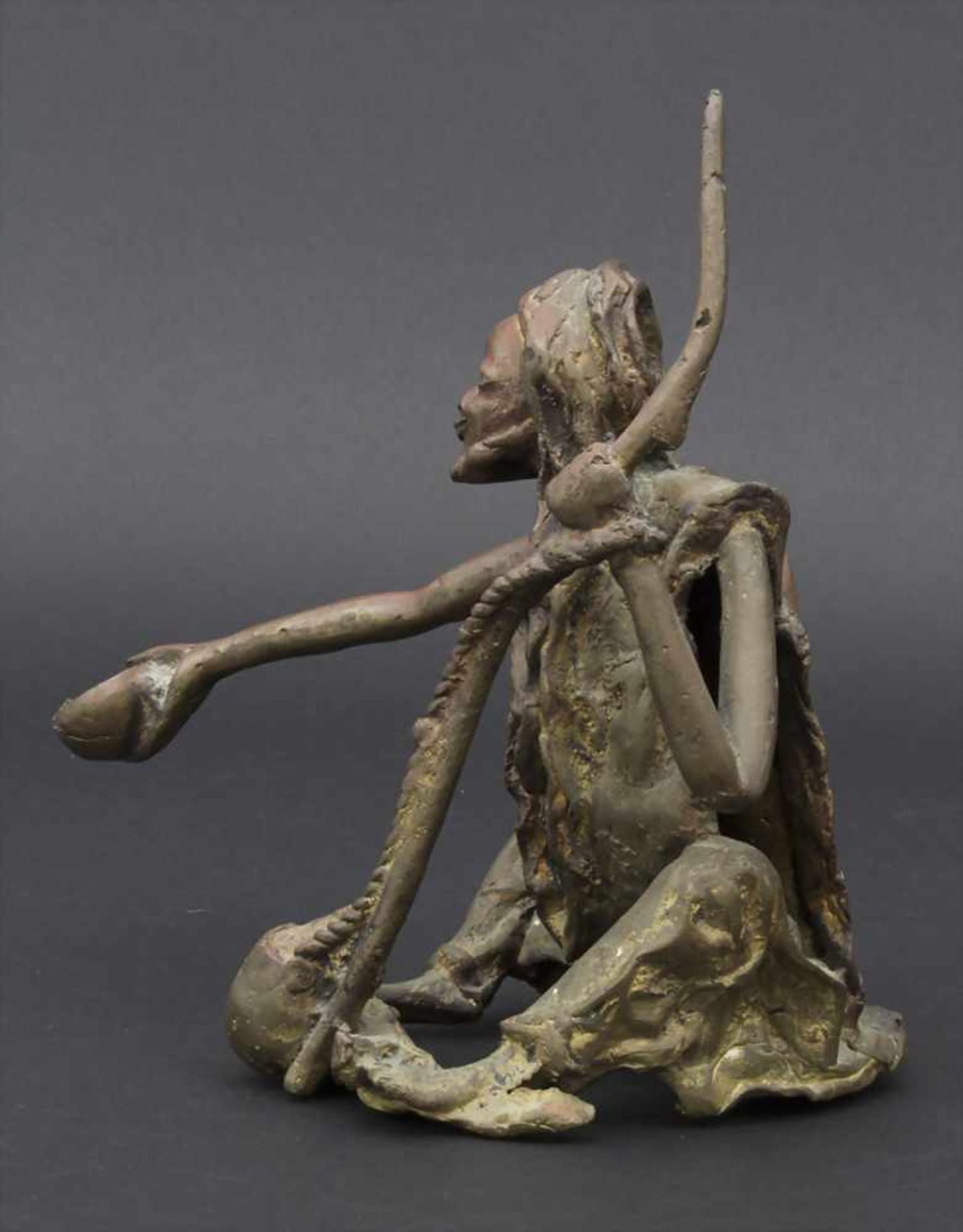 Bronzefigur 'Bettler' / A bronze figure 'Beggar', Afrika, 20. Jh.Technik: Bronze, patiniert, - Image 3 of 11