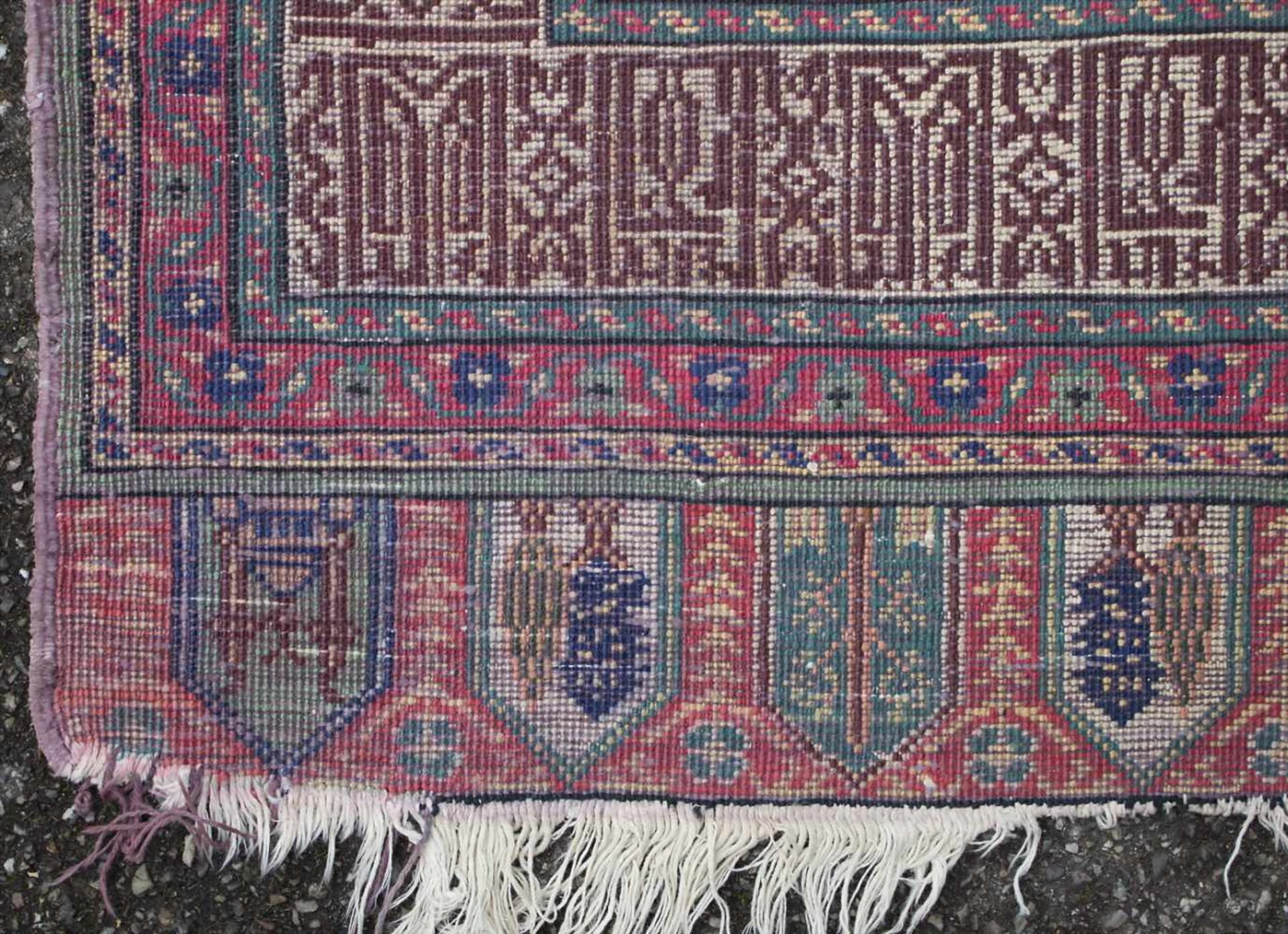 Orientteppich mit 8 Gebetsnischen / An oriental carpet with 8 mihrabsMaterial: Wolle auf - Image 3 of 7