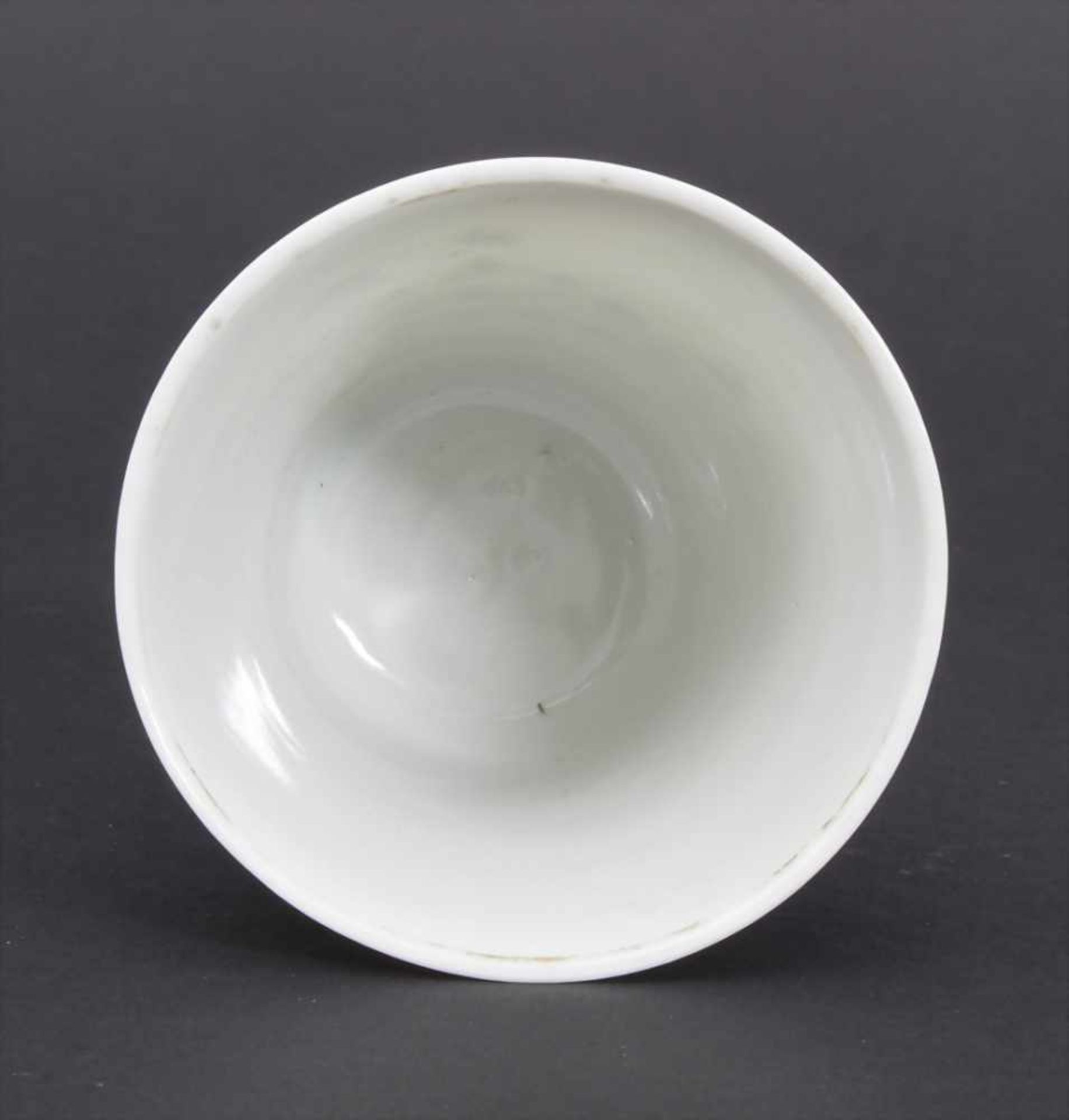 Pinselbecher / A Brush Cup, Japan, um 1900Material: Porzellan umlaufend bemalt, glasiertMarke: - Image 7 of 11