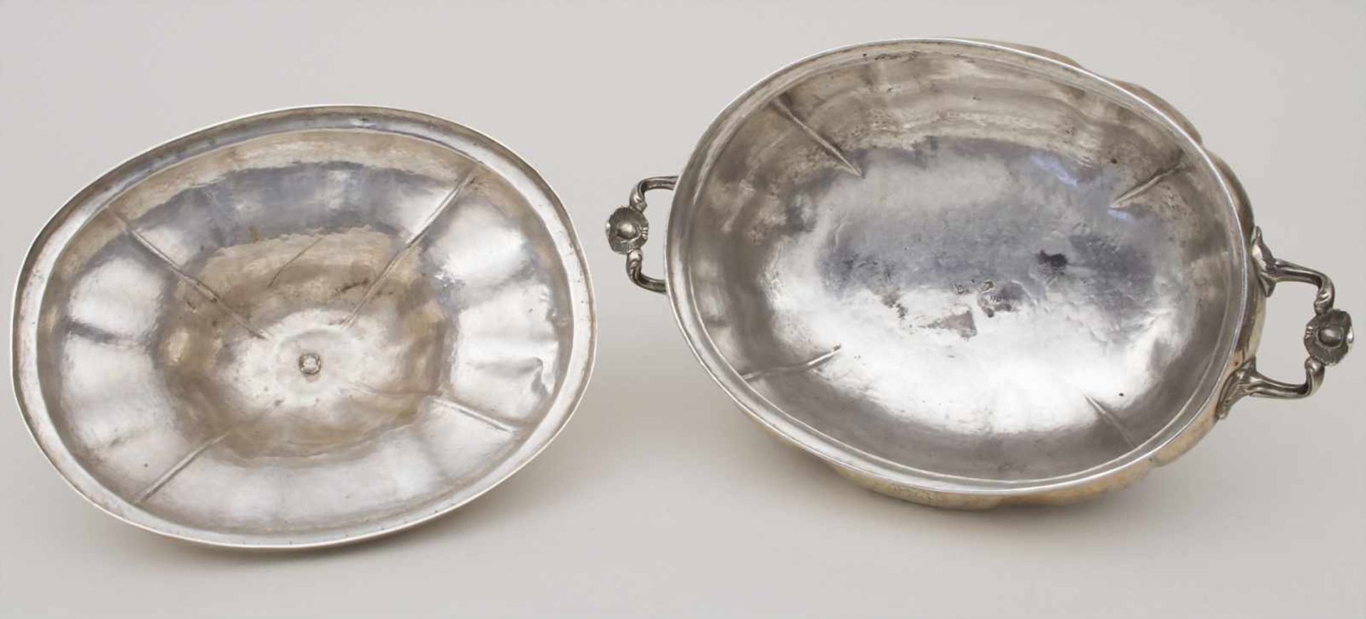 Rokoko Deckelterrine / A Rococo silver tureen, Castro, Madrid, 1767Material: Silber 812/000,Marke: - Image 6 of 11