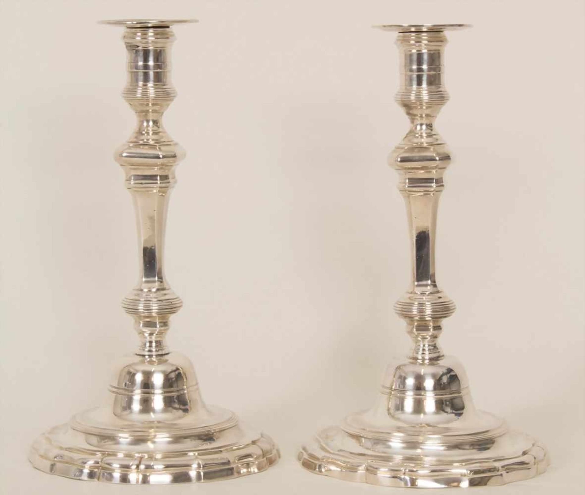 Paar Louis XV. Kerzenleuchter / A pair of Louis XV. silver candlesticks, Jean-François Balzac,