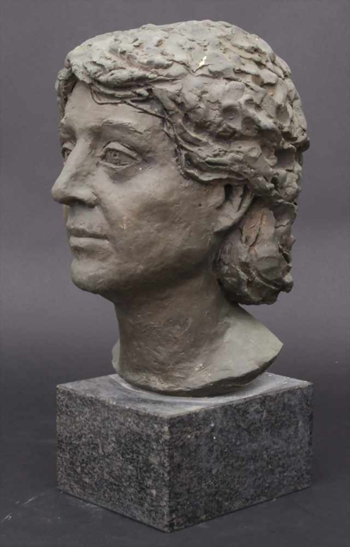 Peter Szabaces (20. Jh.), Frauenbüste 'Gerda Schneider-Sato' / A female bust 'Gerda Schneider-Sato' - Bild 3 aus 13