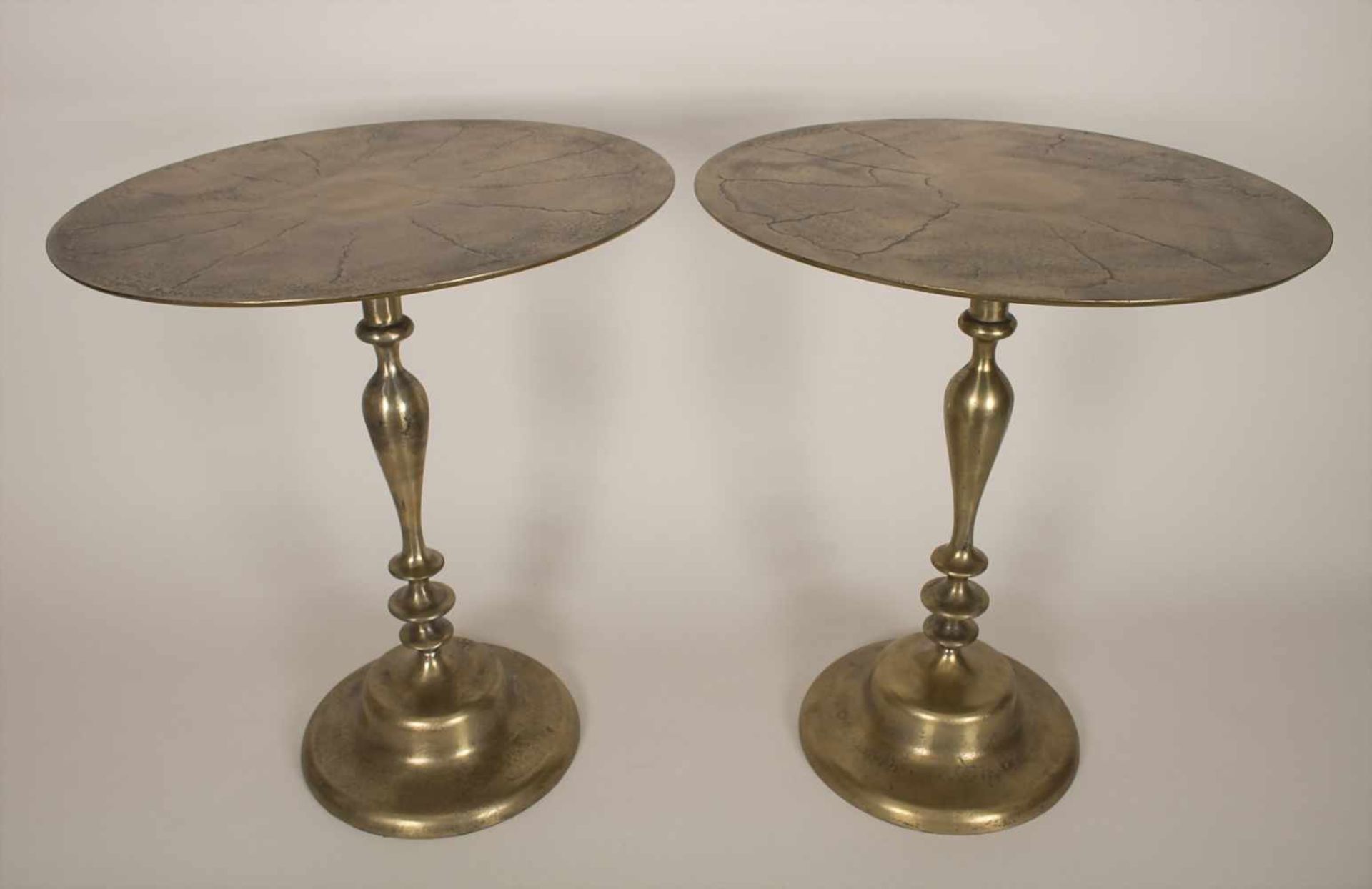 2 Bistrotische / A pair of bistro tables, Hotel Ritz, Paris, 20. Jh.Material: Messingguss, - Image 12 of 13