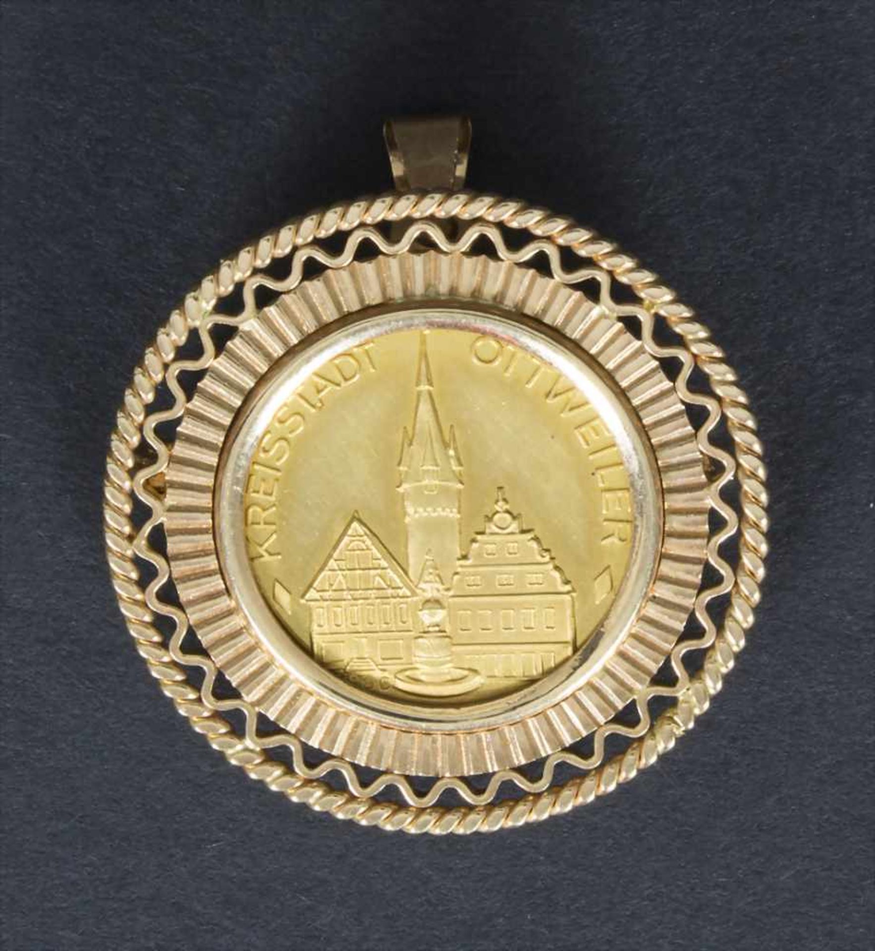 Brosche oder Anhänger mit Medaille / A brooch or a pendant with a medalMaterial: GG 750/000,