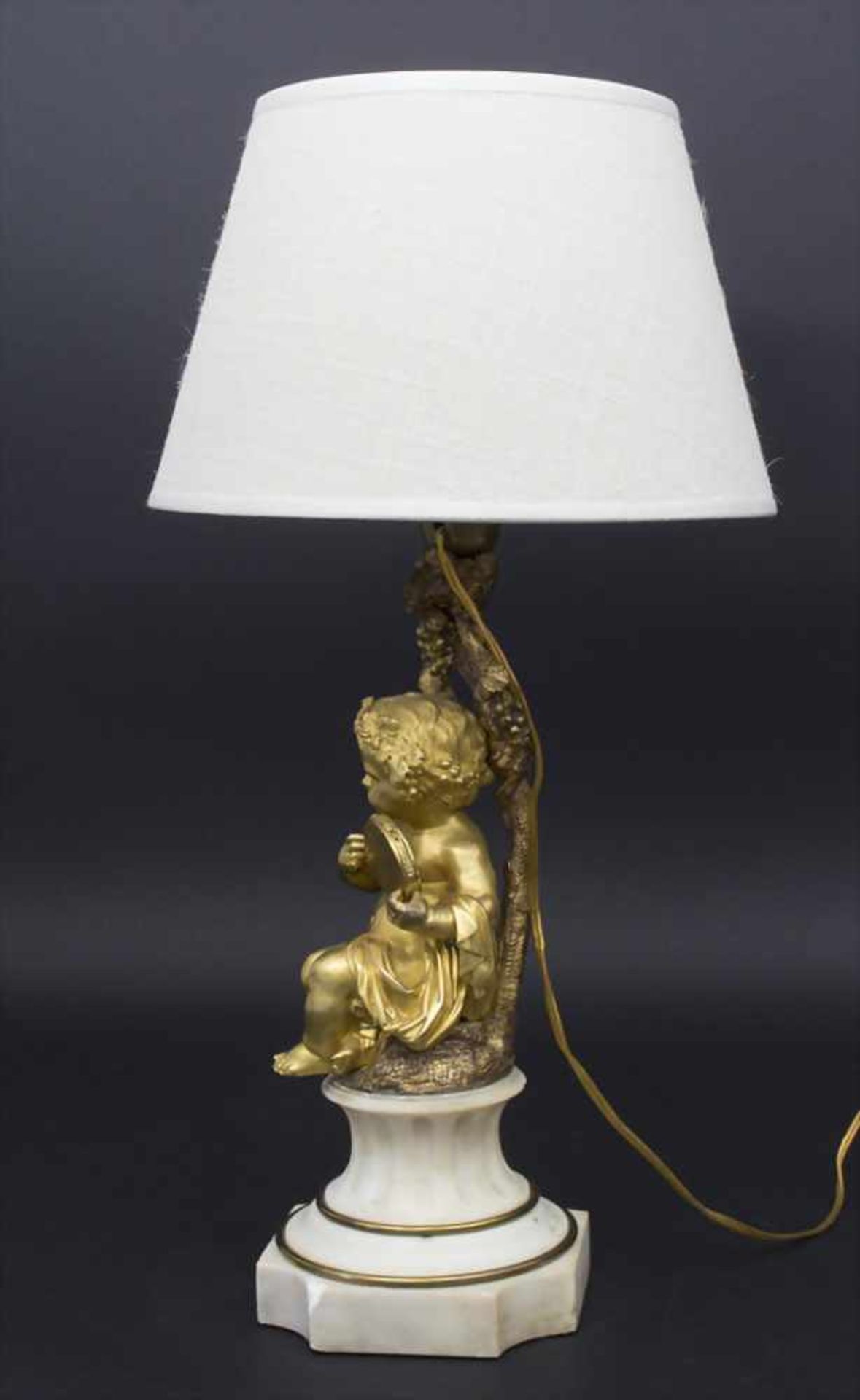Figurenlampe 'Putto mit Tamburin' / A figural lamp 'Putto with tambourine'Technik: Bronze, - Image 7 of 9