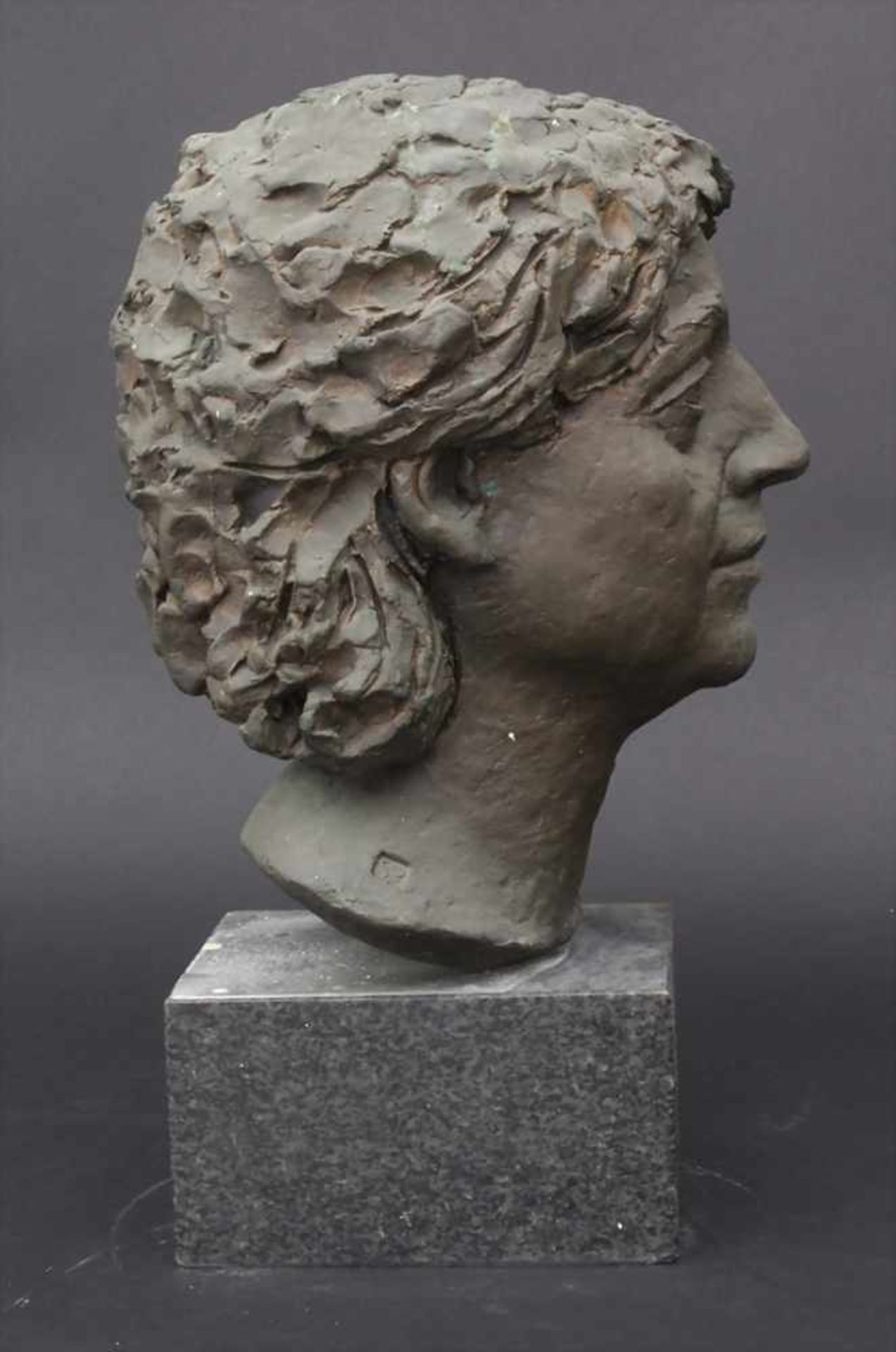 Peter Szabaces (20. Jh.), Frauenbüste 'Gerda Schneider-Sato' / A female bust 'Gerda Schneider-Sato' - Bild 6 aus 13