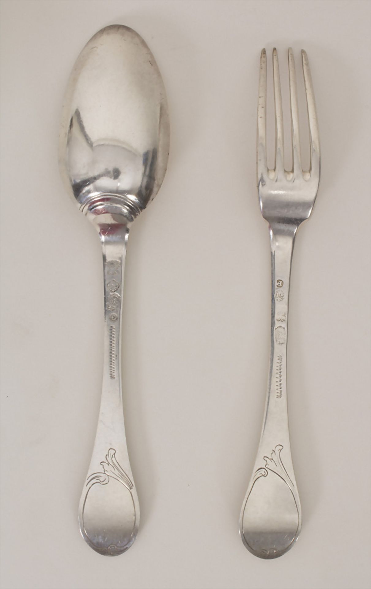 12 Besteckteile / 12 pieces of silver cutlery, Lüttich / Liége, um 1777Bestehend aus: 6 Löffeln - Bild 3 aus 5