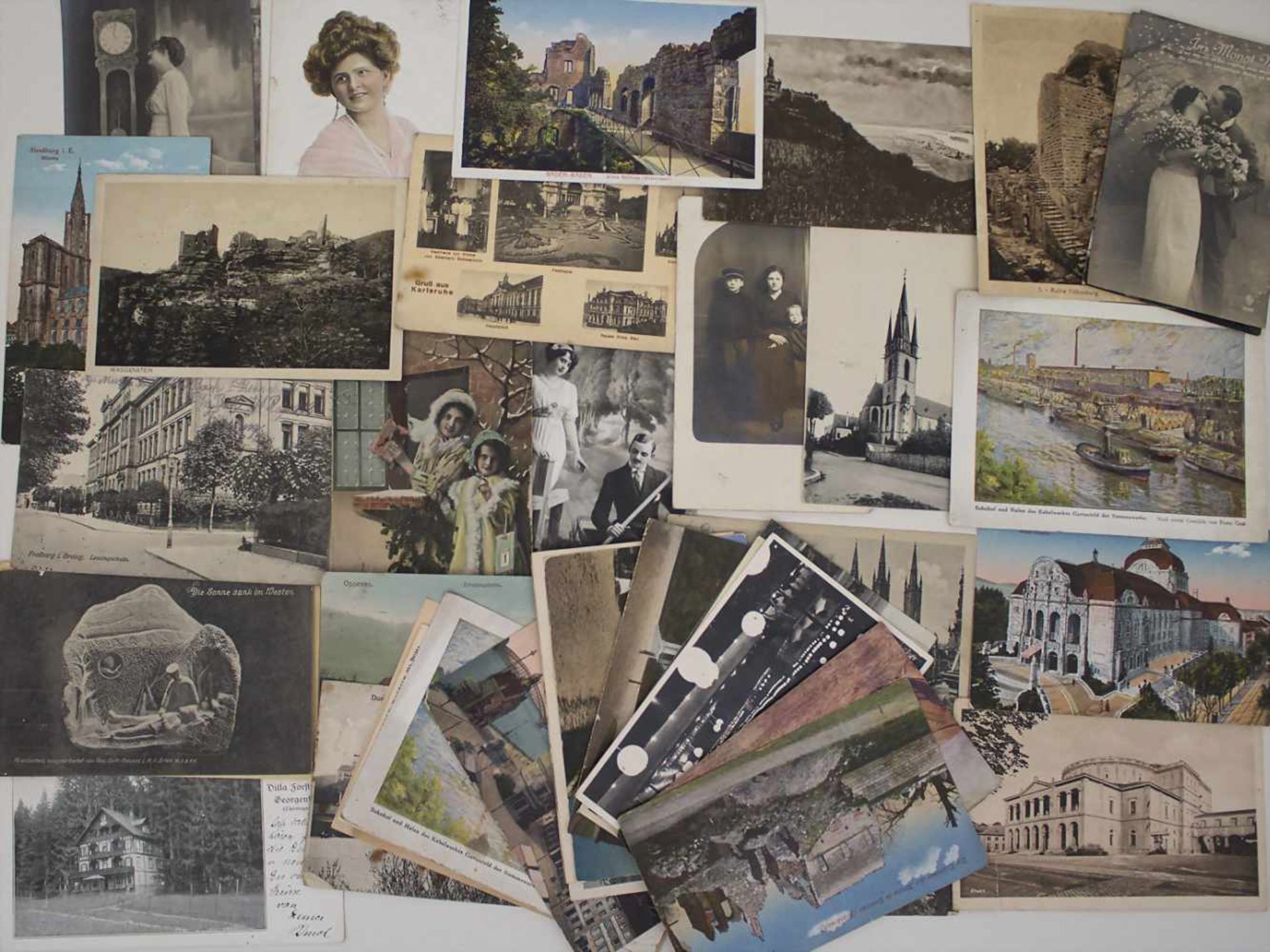 Sammlung Postkarten / A collection of postcardsSammlung von 43 Postkarten / Ansichtskarten,