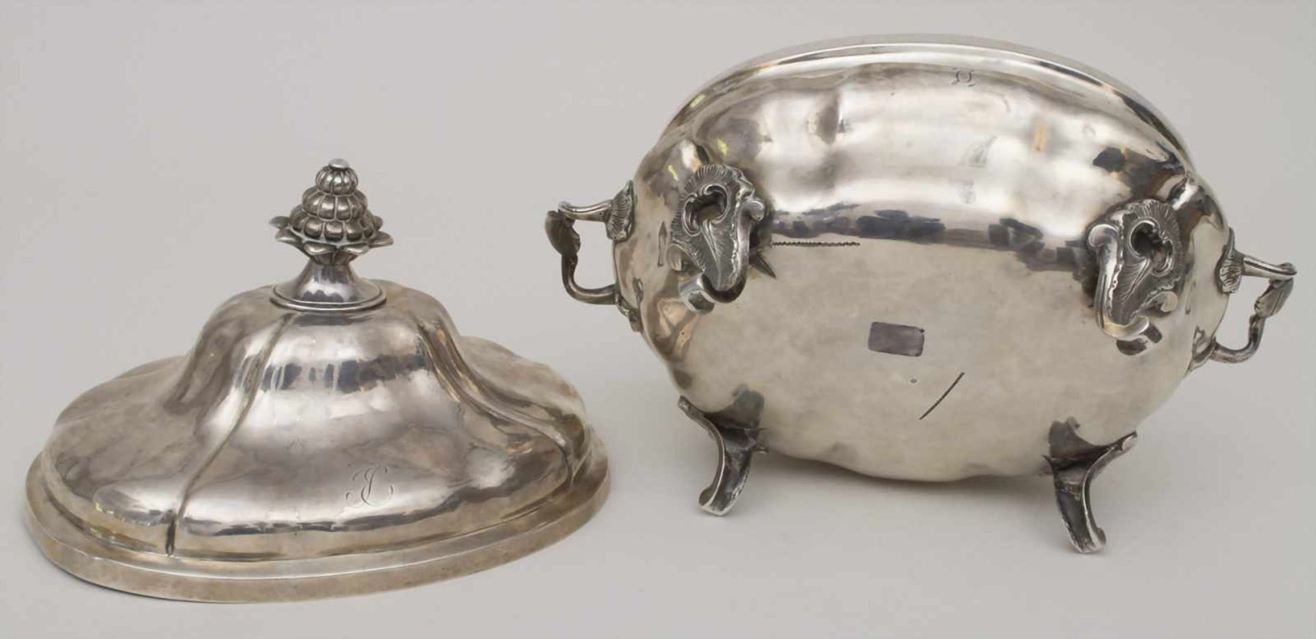 Rokoko Deckelterrine / A Rococo silver tureen, Castro, Madrid, 1767Material: Silber 812/000,Marke: - Image 9 of 11