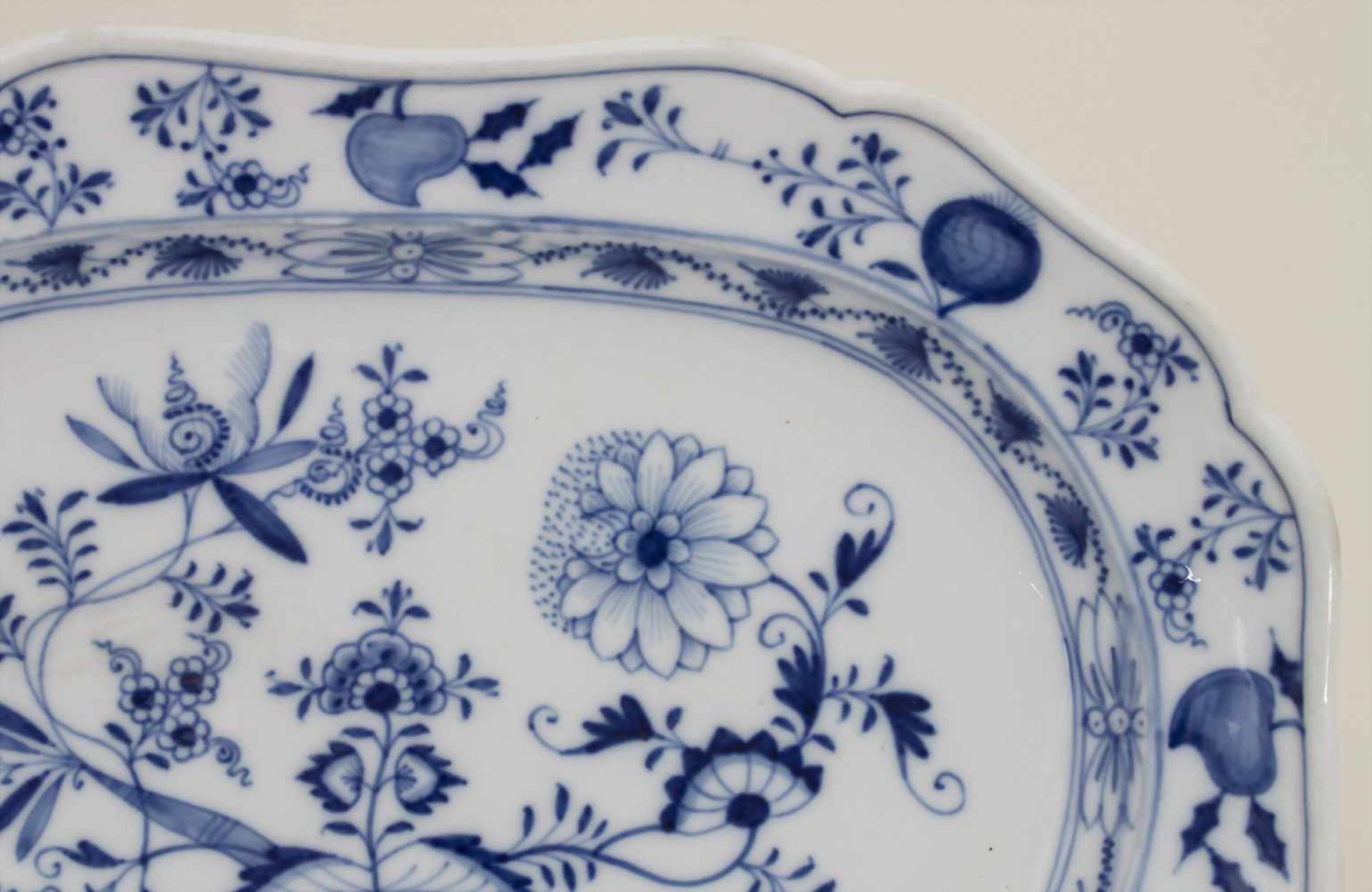 Platte mit Zwiebelmuster / A platter with Onion pattern, Meissen, um 1880Material: Porzellan, - Bild 2 aus 4