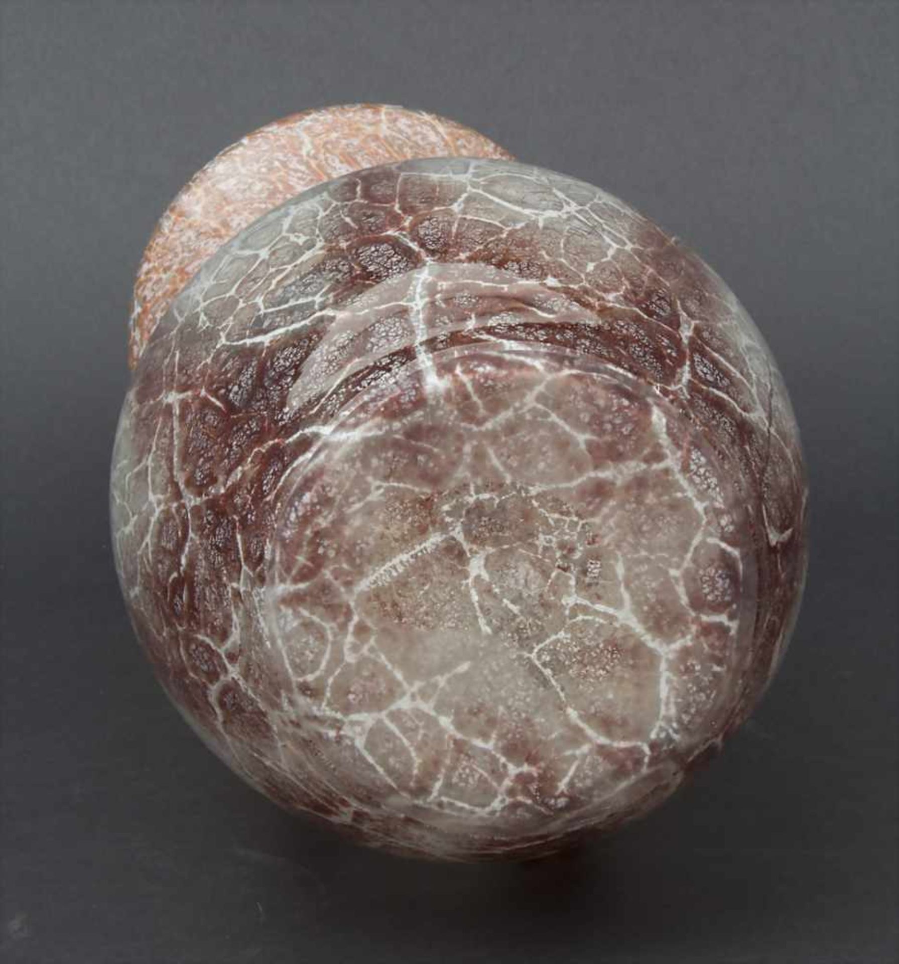 WMF-Ikora-Vase / A WMF Ikora vaseMaterial: farbloses Glas, unterfangen in Rot, Bordeaux und Weiß, - Image 3 of 4