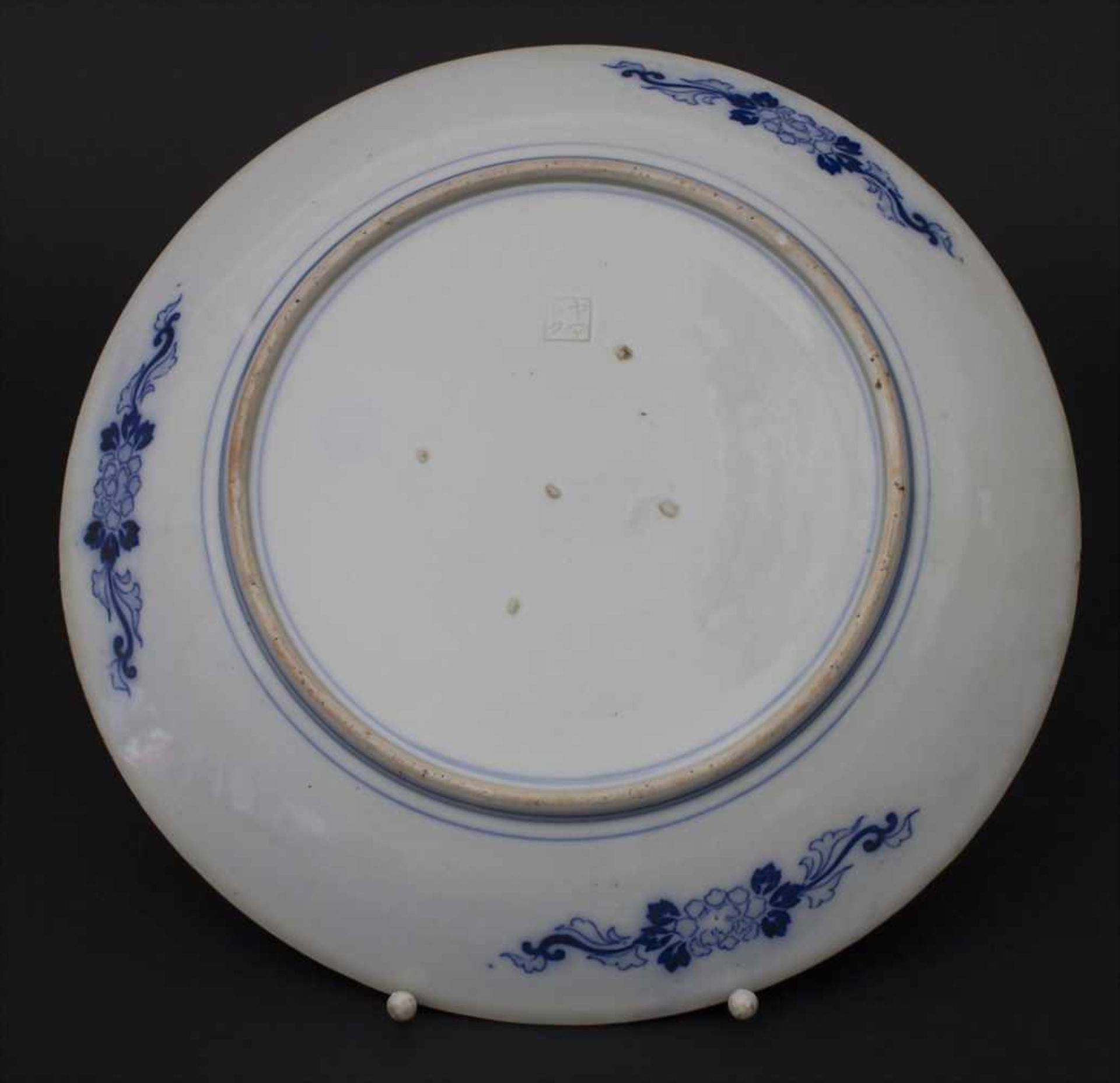 Große Platte / A large plate, Japan, um 1900Material: Porzellan, blau bemalt, glasiert, Rand braun - Bild 4 aus 7