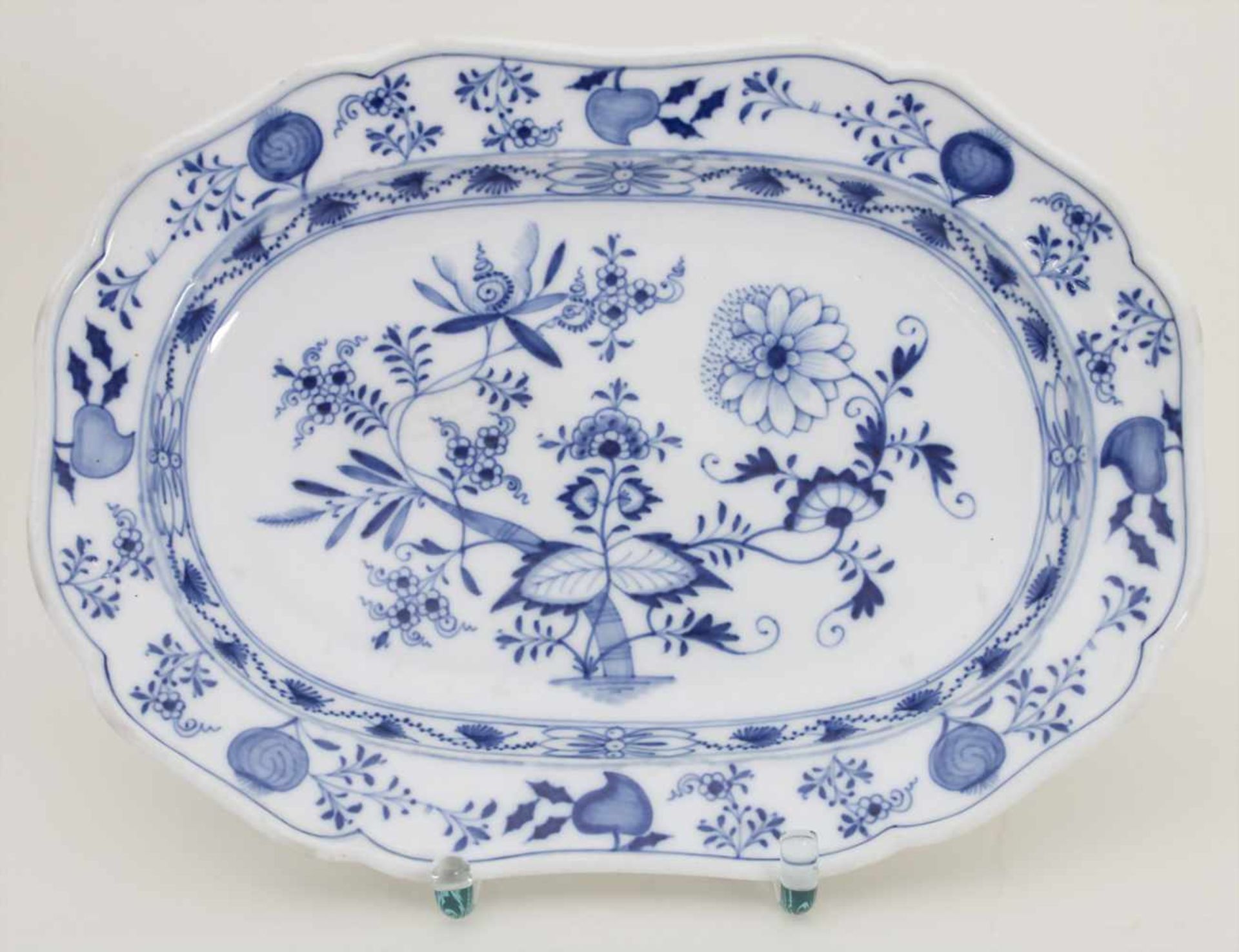 Platte mit Zwiebelmuster / A platter with Onion pattern, Meissen, um 1880Material: Porzellan,