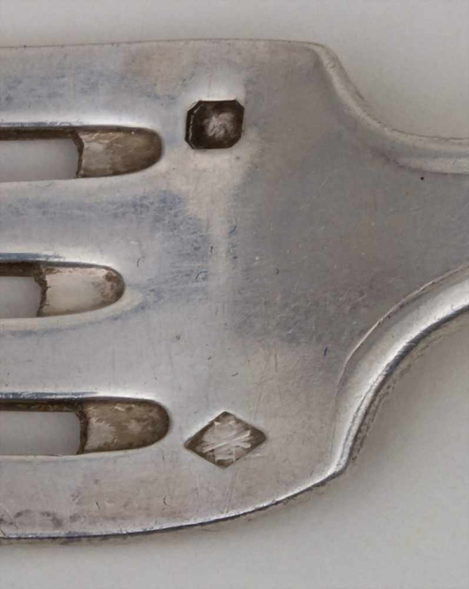 Gabel und Löffel im Etui / A silver fork and a spoon in a box, Louis Coignet, Paris, 1889- - Image 3 of 5