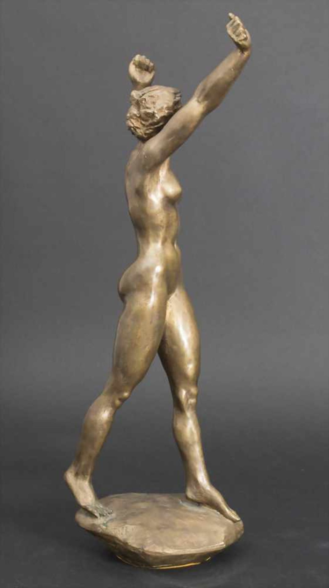 Valéria Tóth (*1943), 'Weiblicher Akt' / 'A female nude'Technik: Bronze, patiniert, Signatur: - Image 6 of 11