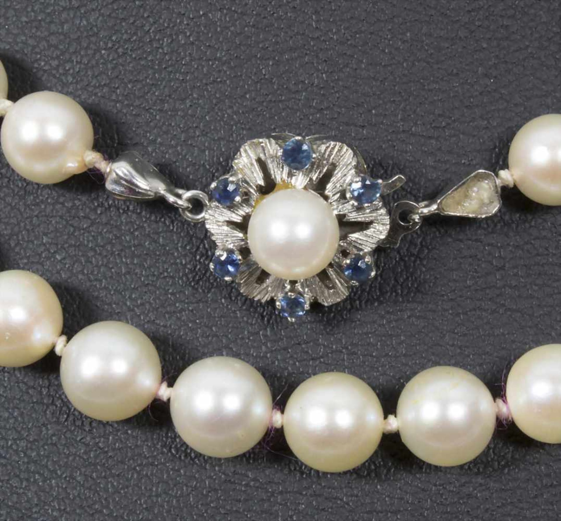 2 Perlenketten / Two pearl necklacesMaterial: Perlen einzeln geknotet, Verschluss Weißgold WG 585/ - Bild 3 aus 5
