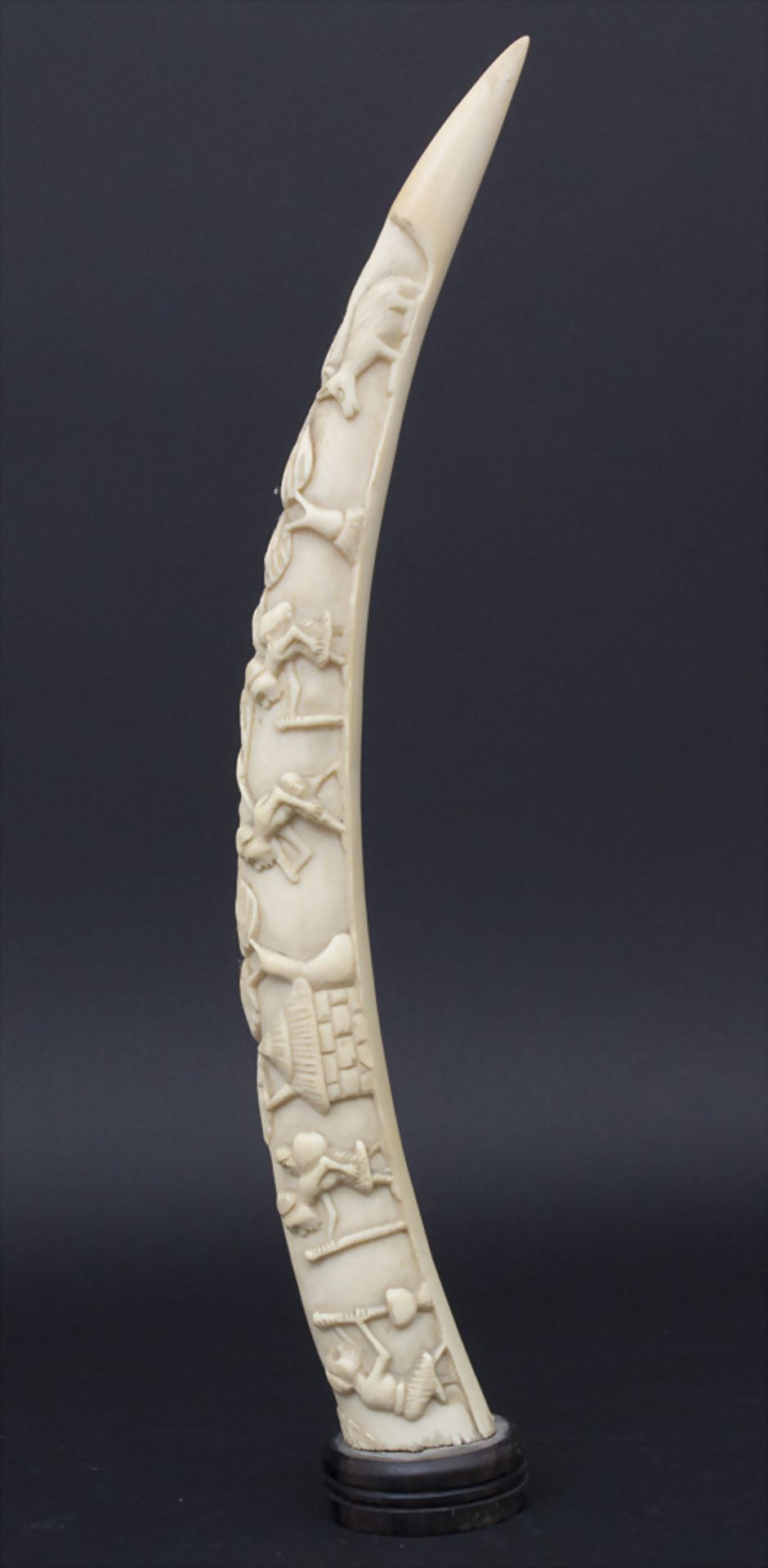 Große Elfenbein-Schnitzerei, Afrika, um 1900-20,Material: Elfenbein geschnitzt, HolzstandLänge: 55 - Bild 3 aus 7