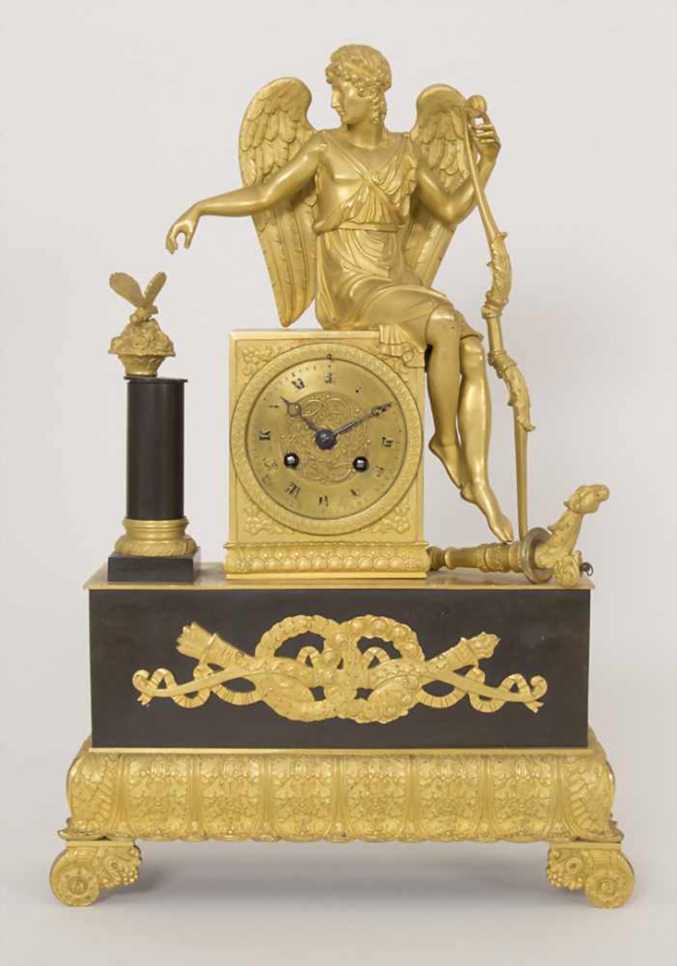 Empire-Pendule 'Die Jagd', Frankreich, um 1820Material: Bronze, feuervergoldet,Zifferblatt: röm.