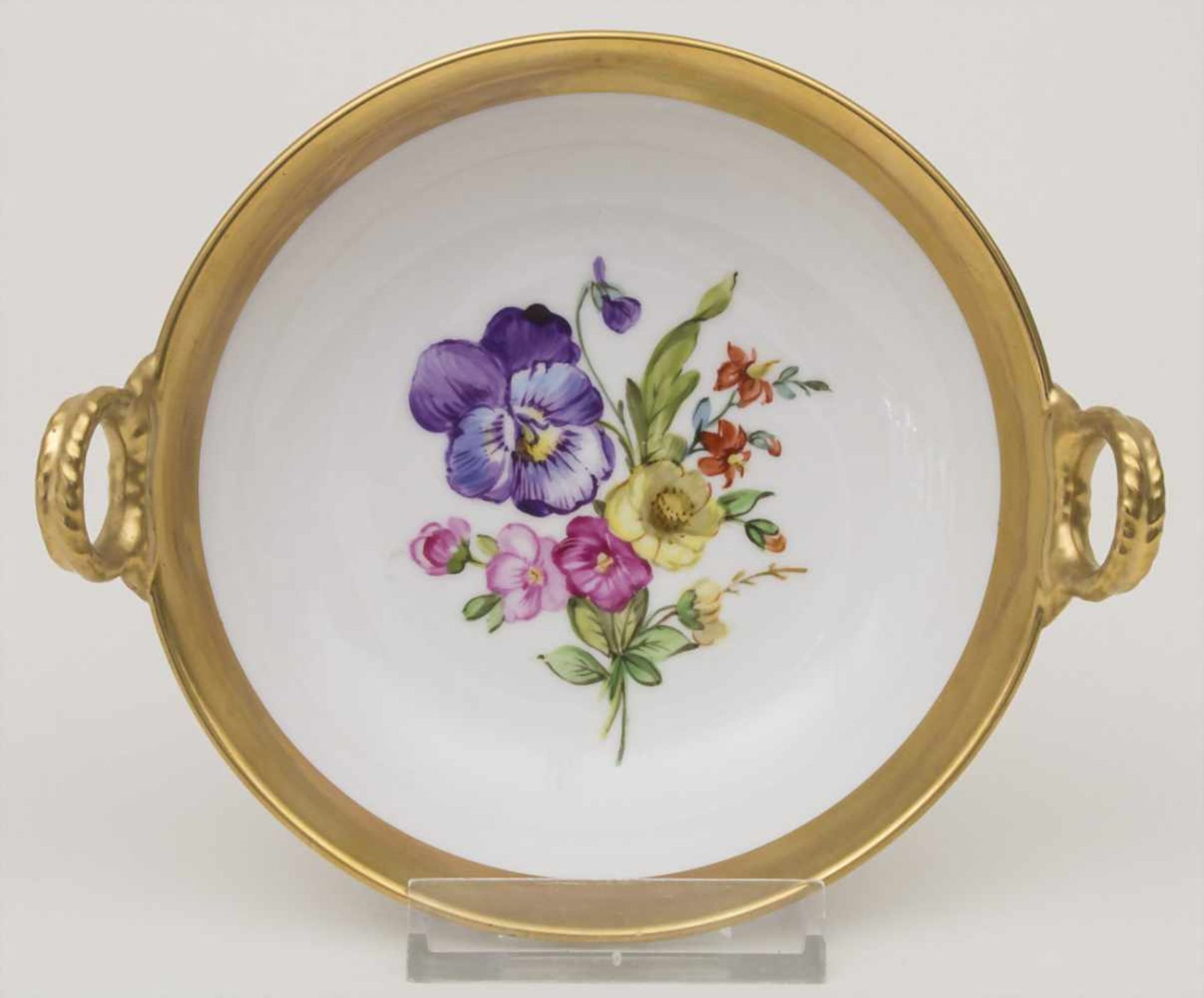 Henkelschälchen mit Blumenmalerei / A handled bowl with flowers, KPM, Berlin, um 1900Material: