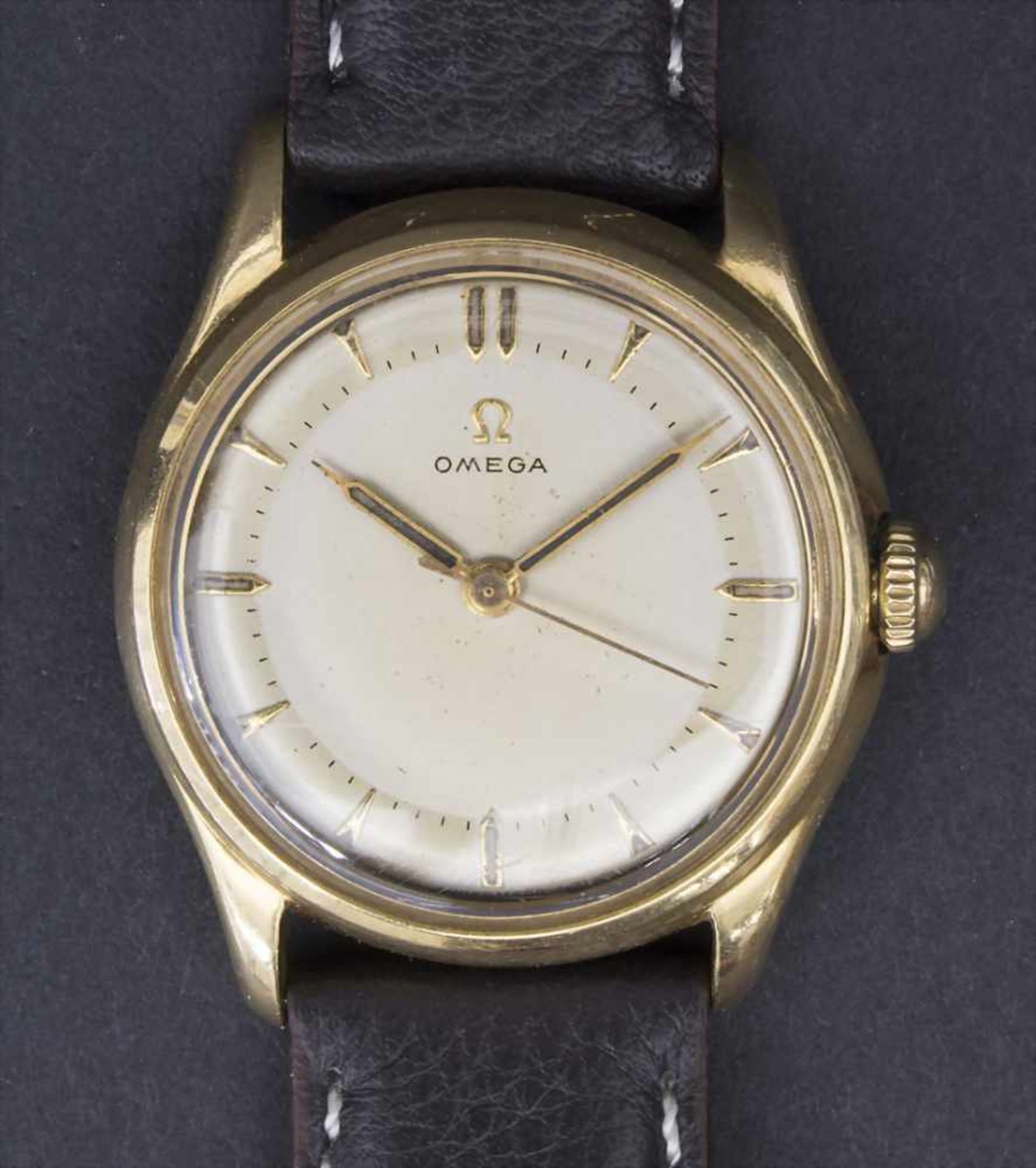 HAU, Omega, Schweiz, um 1955Gehäuse: 18 Kt. 750/000 Gold, Nr. 10869733, Boden verschraubt,