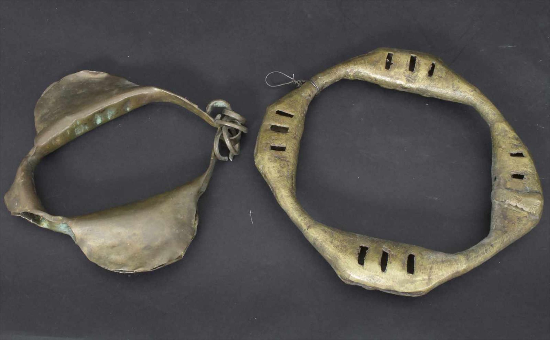 Zwei Rasseln, Benin, NigeriaMaterial: Bronze,Maße: 18 cm, 16 cm,Zustand: Gussfehler- - -20.00 % - Image 3 of 5
