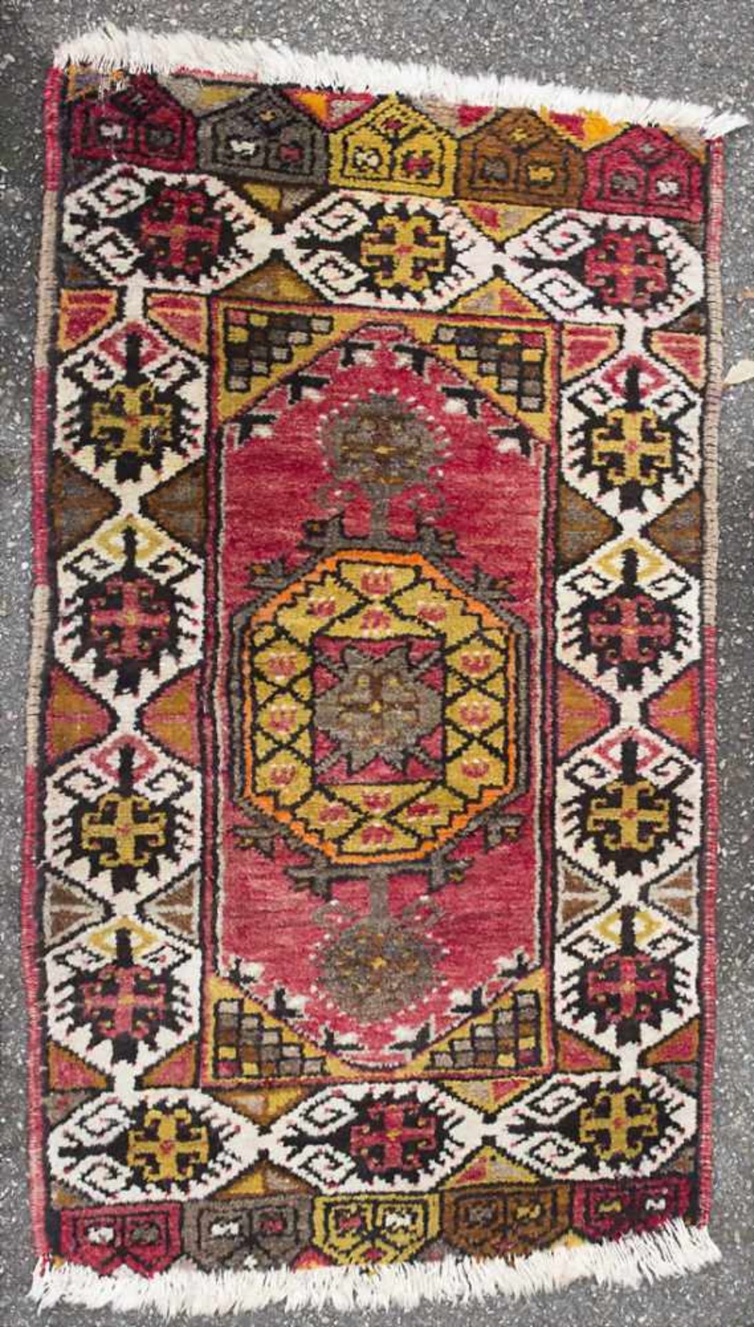 Orientteppich / An oriental carpetMaterial: Wolle auf Baumwolle, Maße: 88 x 49 cm, Zustand: gut,