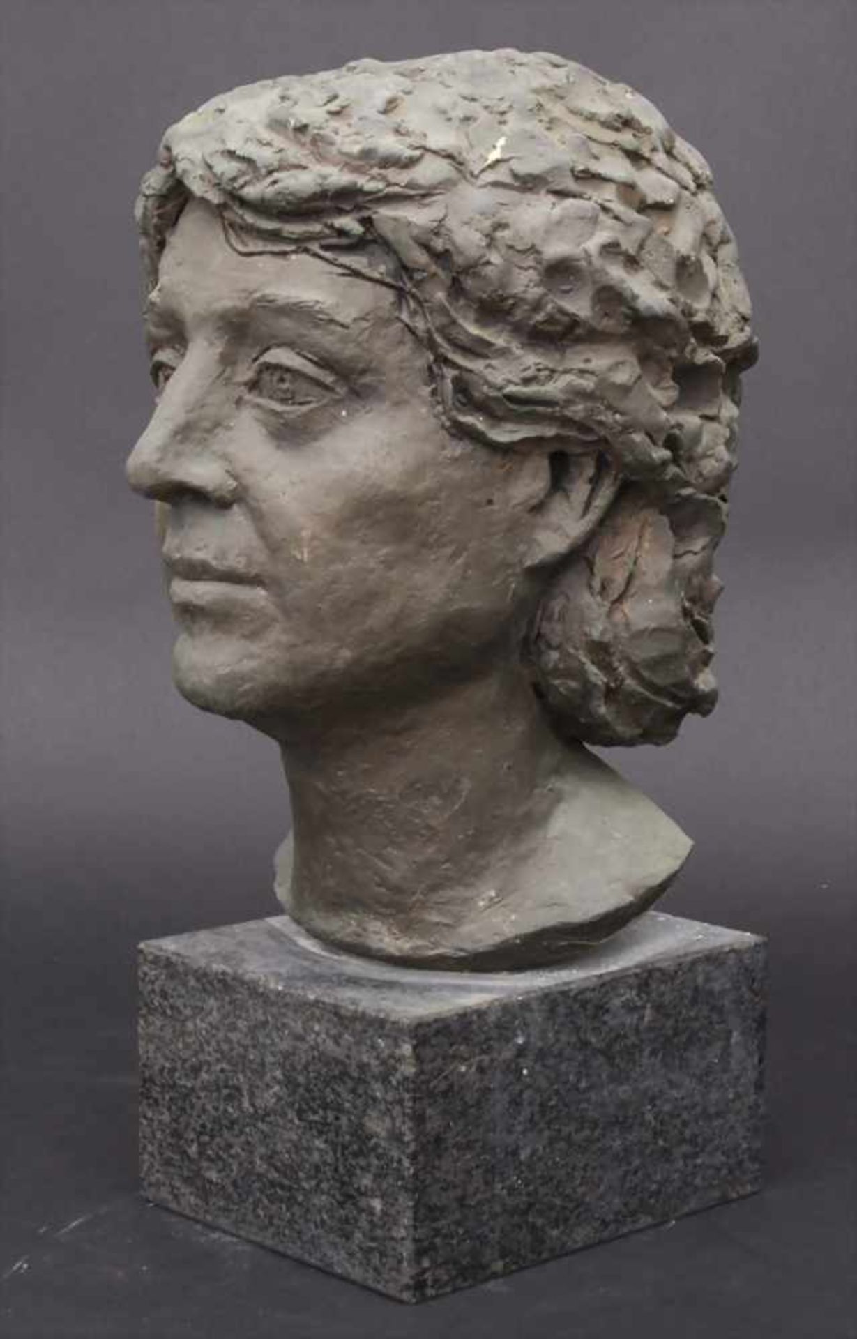 Peter Szabaces (20. Jh.), Frauenbüste 'Gerda Schneider-Sato' / A female bust 'Gerda Schneider-Sato' - Bild 2 aus 13