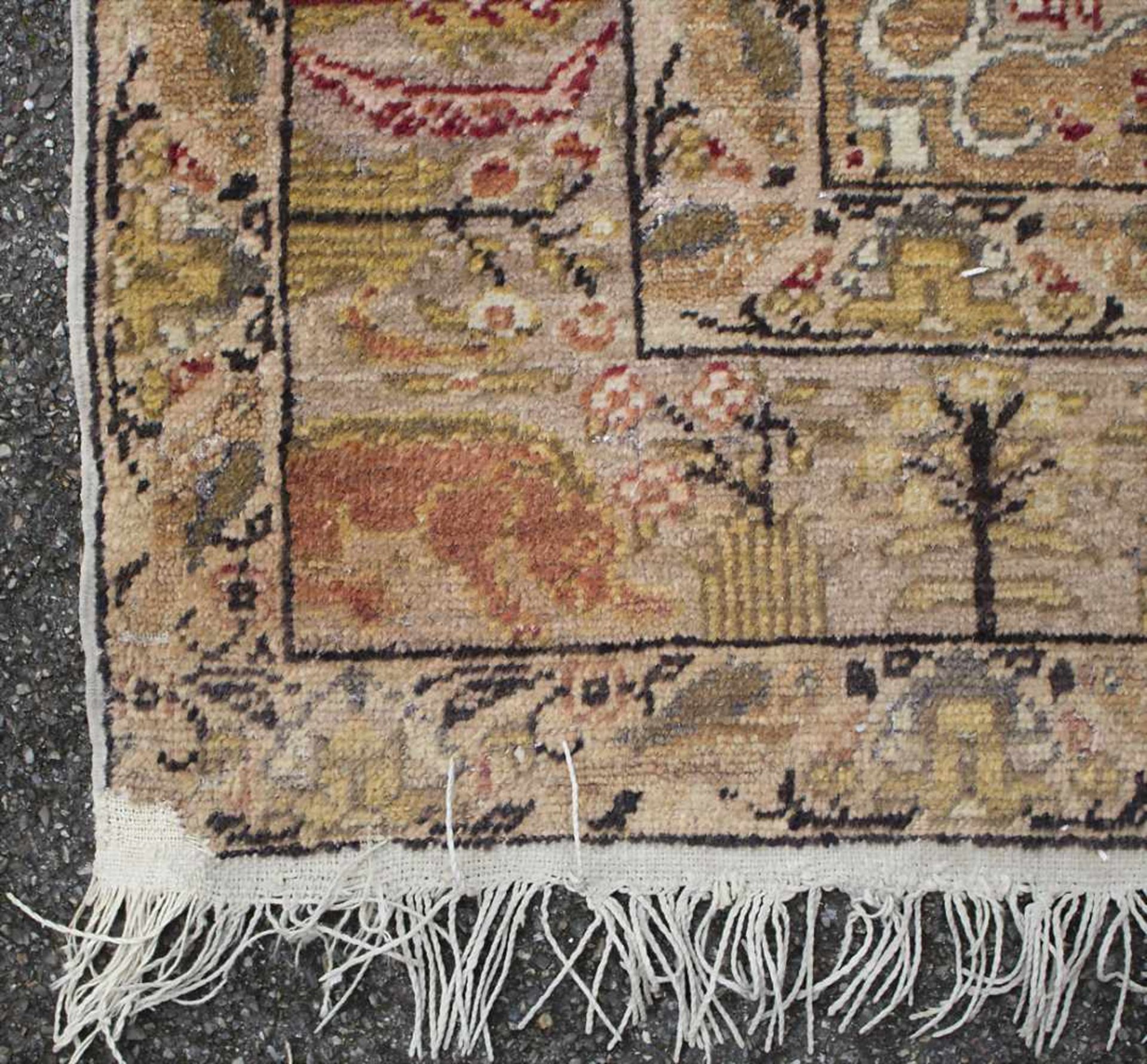 Orientteppich mit Floral- und Tiermotiven / An oriental carpet with flowers and animalsMaterial: - Image 4 of 7