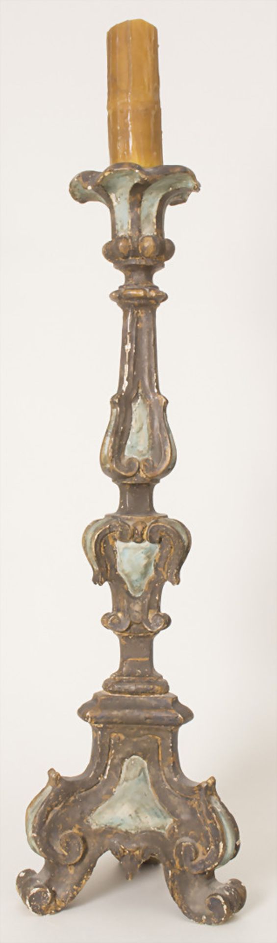 Altarleuchter / An altar candlestick, süddeutsch 18. Jh.Material: Holz, geschnitzt, farbig - Bild 2 aus 7