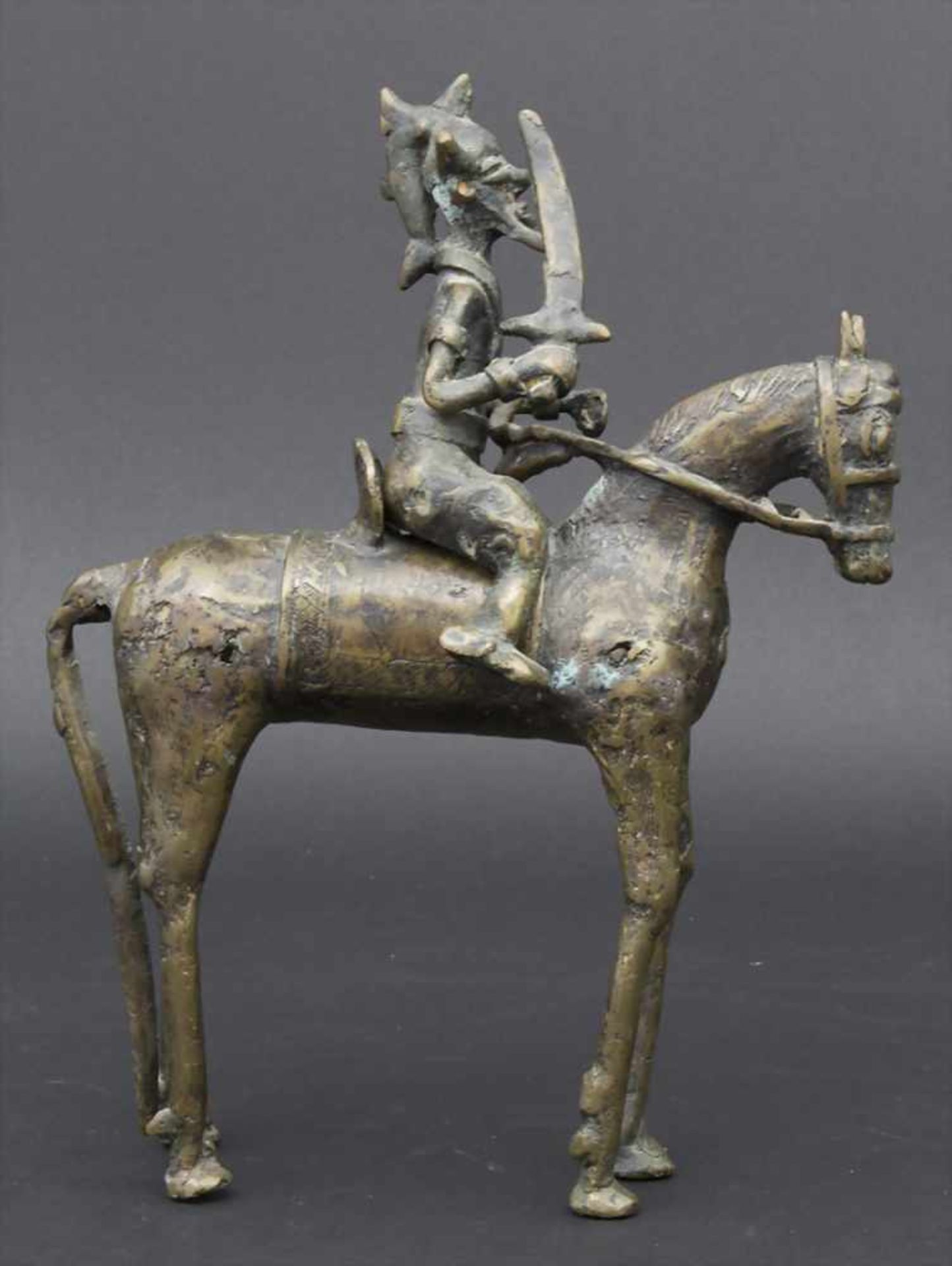 Reiter / Krieger zu Pferd, Benin, NigeriaMaterial: Bronze,Maße: 27 cm,Zustand: Gussfehler.- - -20.00 - Image 3 of 5