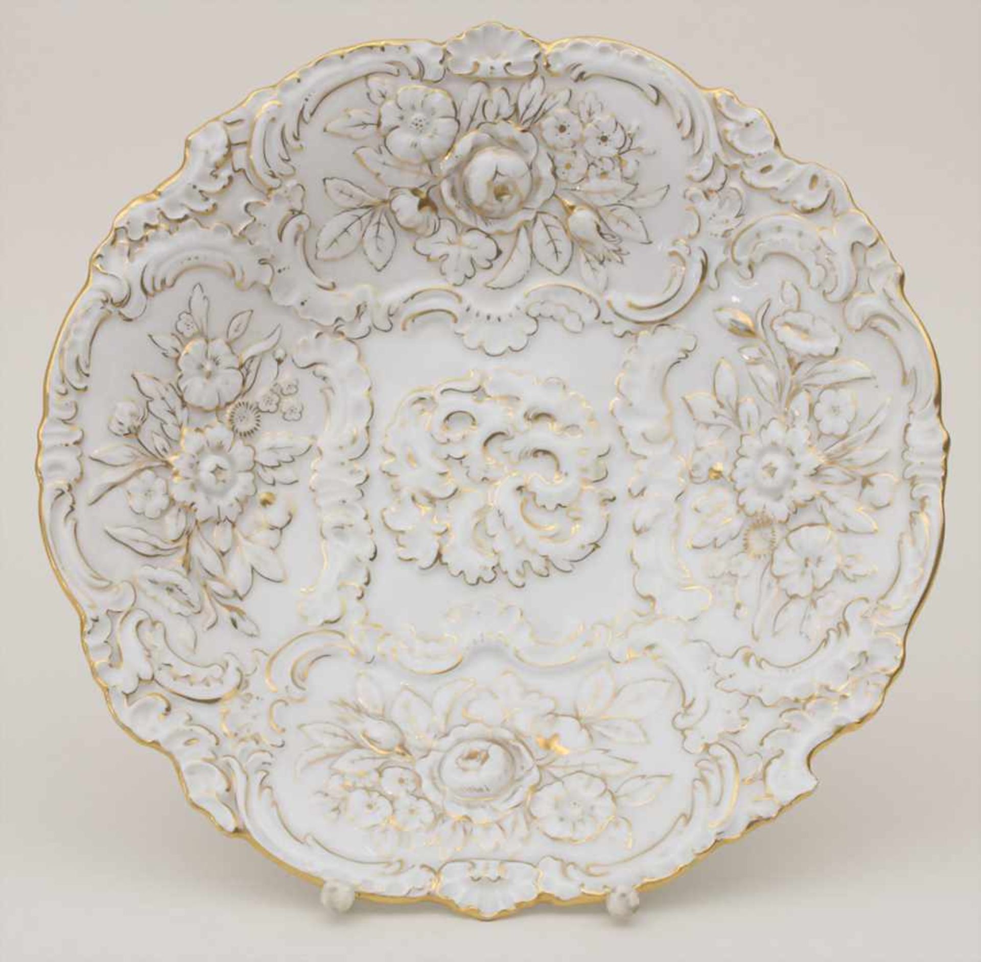 Prunkteller mit Blumenrelief / A splendid plate with flowers, Meissen, 1953Material: