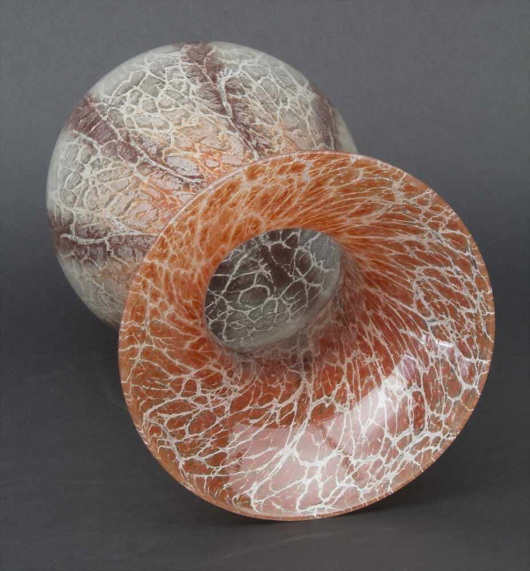 WMF-Ikora-Vase / A WMF Ikora vaseMaterial: farbloses Glas, unterfangen in Rot, Bordeaux und Weiß, - Image 2 of 4