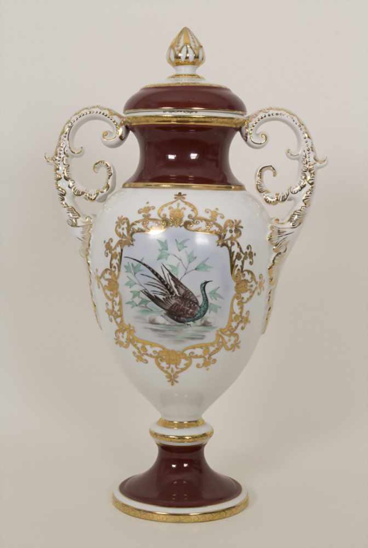 Große Henkelvase / A large vase, Bakos Eva, HerendMaterial: Porzellan, polychrom bemalt,