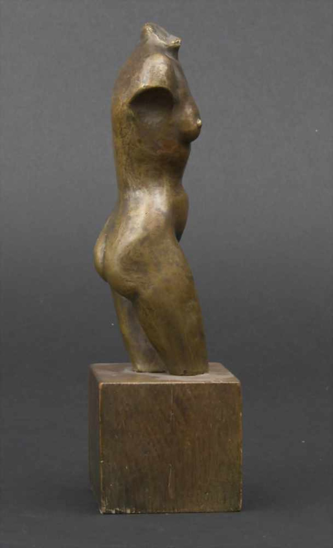 Hardy Schneider-Sato (1919-2002), Torso 'Weiblicher Akt' / A torso 'female nude'Technik: Bronze, - Bild 7 aus 9