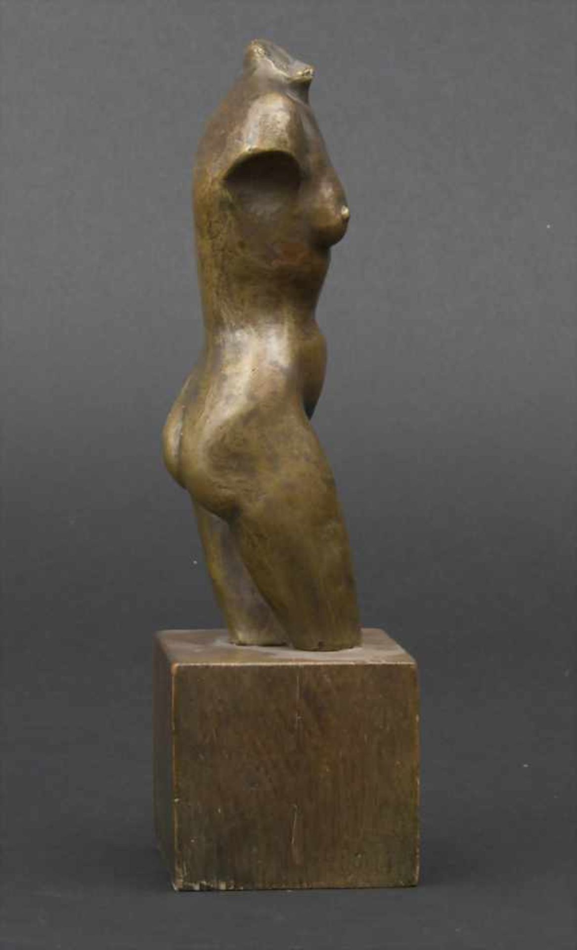 Hardy Schneider-Sato (1919-2002), Torso 'Weiblicher Akt' / A torso 'female nude'Technik: Bronze, - Bild 6 aus 9