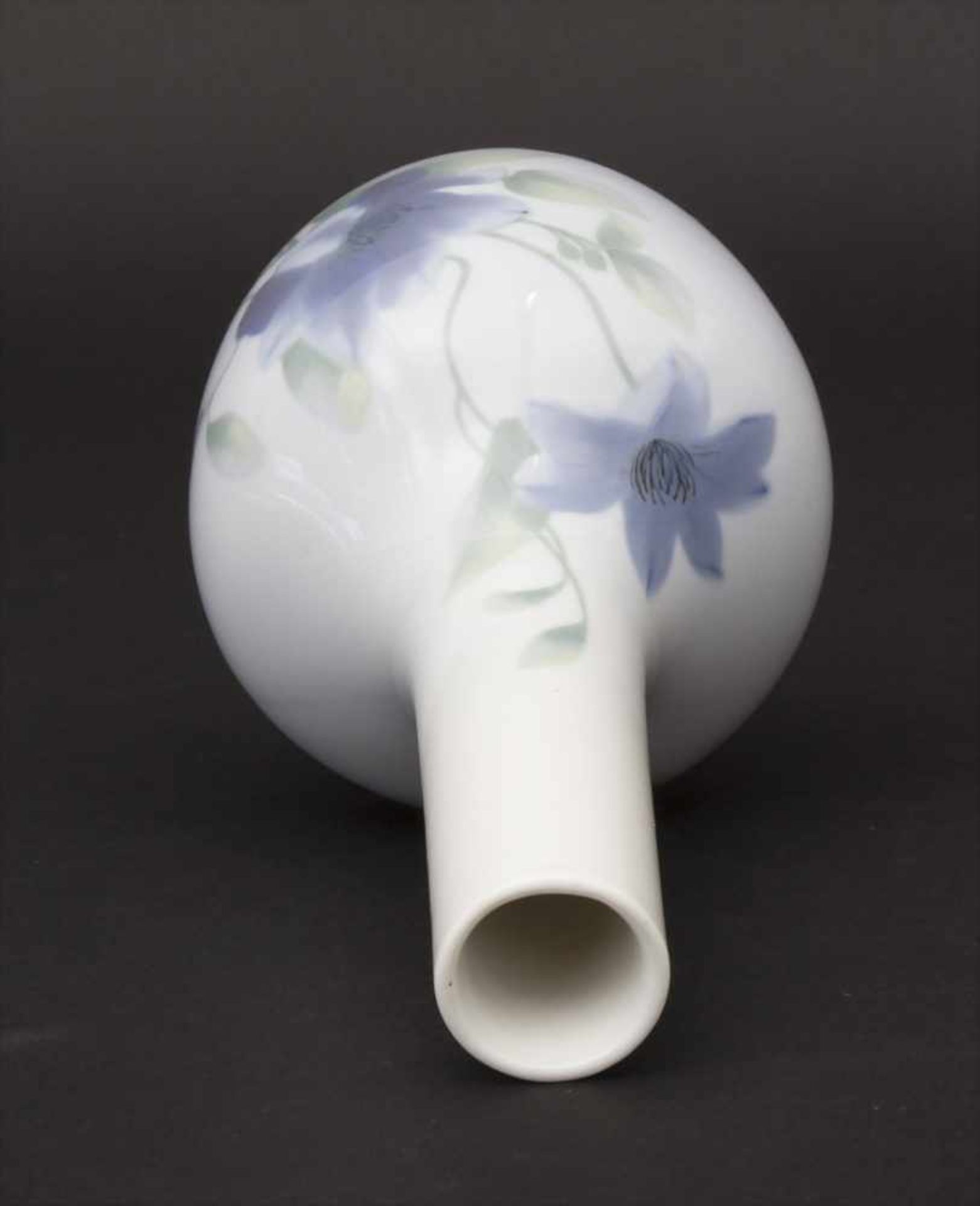 Jugendstil Vase mit Clematis / An Art Nouveau vase with Clematis, Metzler & Ortloff, Ilmenau, um - Bild 4 aus 7
