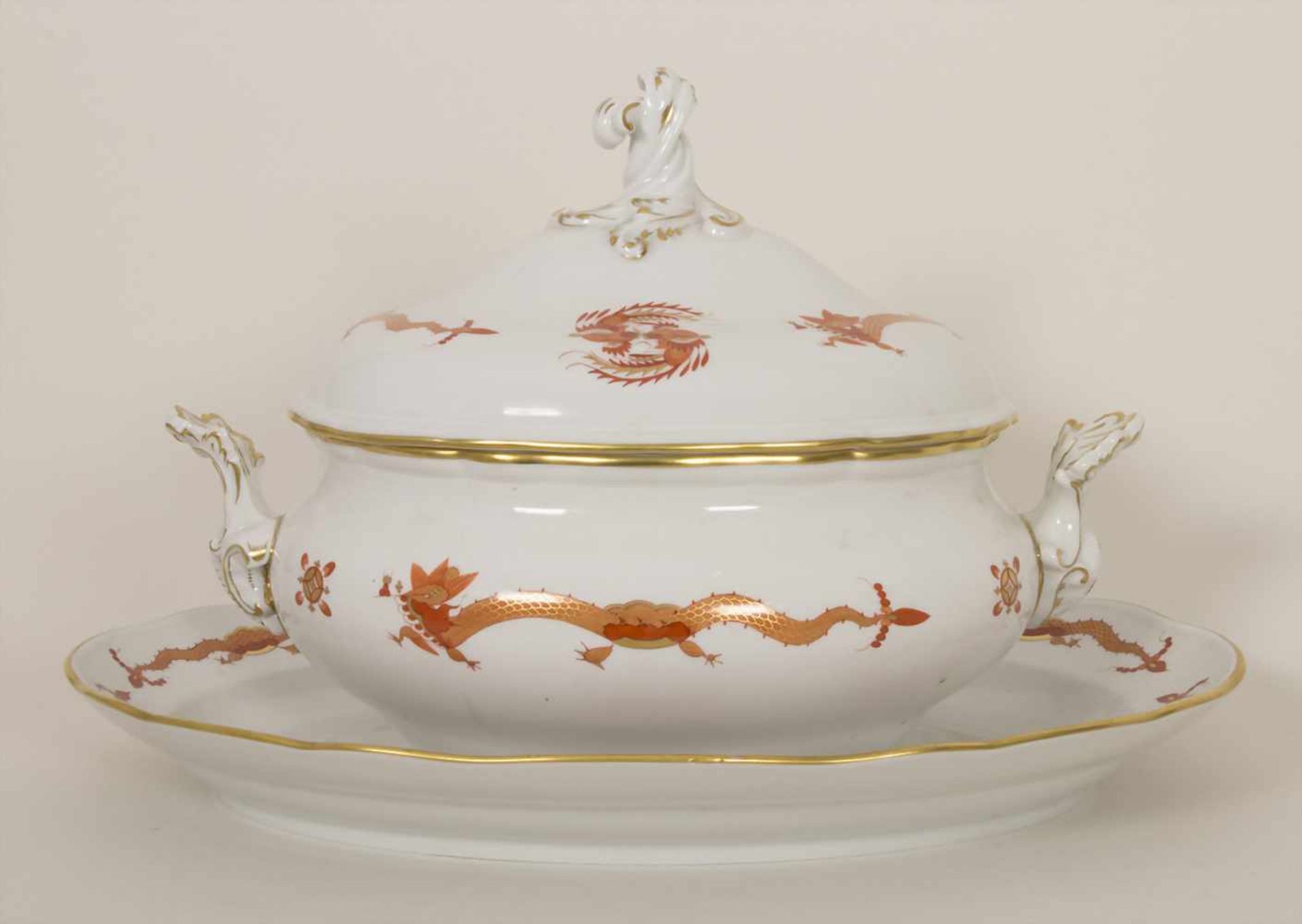 Suppenterrine mit Fleischplatte 'Reicher Drache' / A soup tureen with platter 'Rich Dragon',