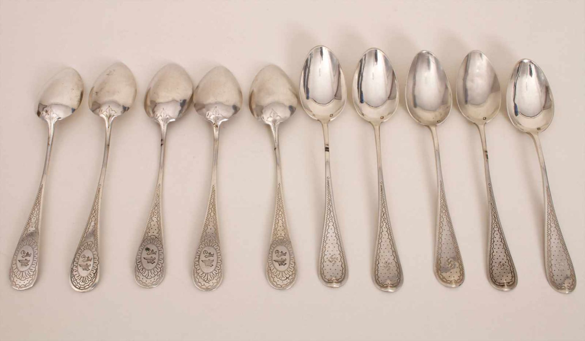 10 Silberlöffel mit Hakenkreuzen / 10 silver spoons with swastikas, Frankreich, 1930/40er