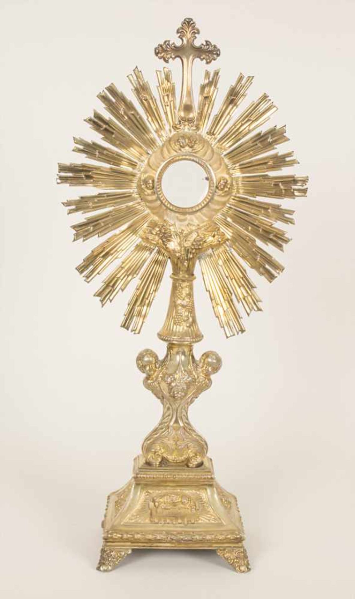 Monstranz / A silver monstrance, Paris, nach 1839Material: Silber 950, vergoldet (Vermeil),Marke: