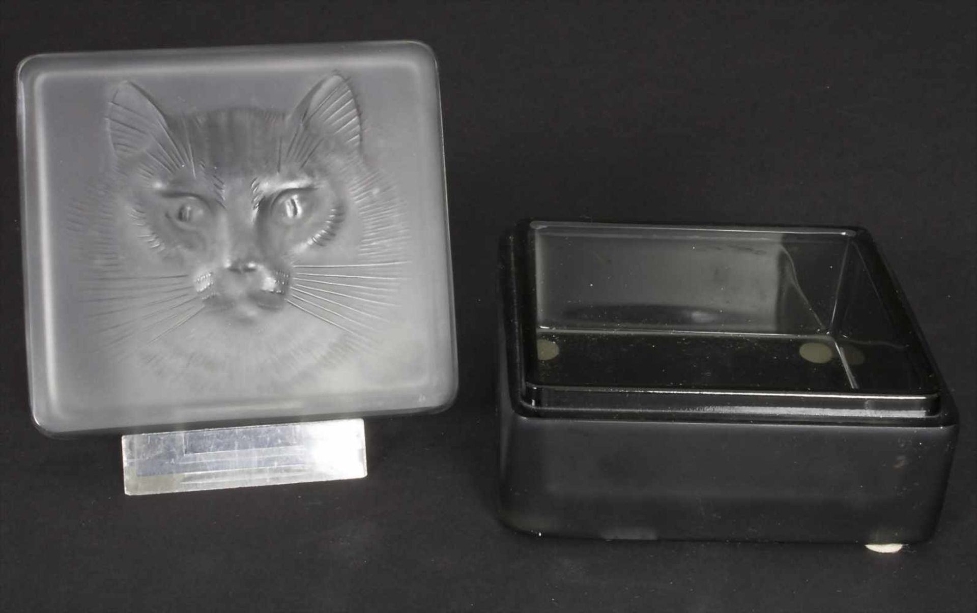 Deckeldose mit Katzenkopf / A lidded trinket box with a molded cat face, René Lalique, 1930er - Bild 7 aus 9